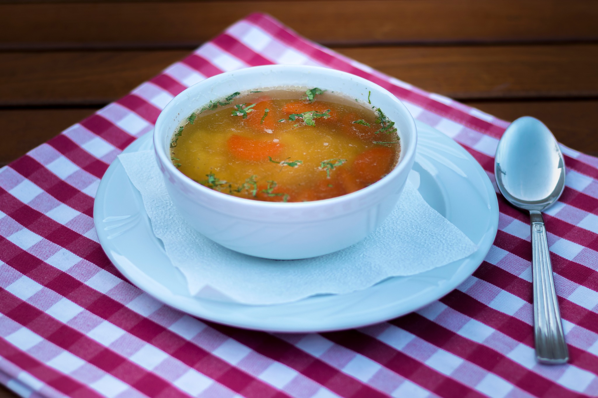 🇷🇴 Supa de pui nu-i doar „o supă”.
E energia care te ridică, căldura care te adună și gustul care nu te lasă la greu. 🔥 Supa asta chiar face minuni. 🍲
🇭🇺 A húsleves nem „csak egy leves”.
Ez az, ami talpra állít, átmelegít és úgy megnyugtat, mint semmi más. 🔥 Ez a leves tényleg csodát tesz. 🍲