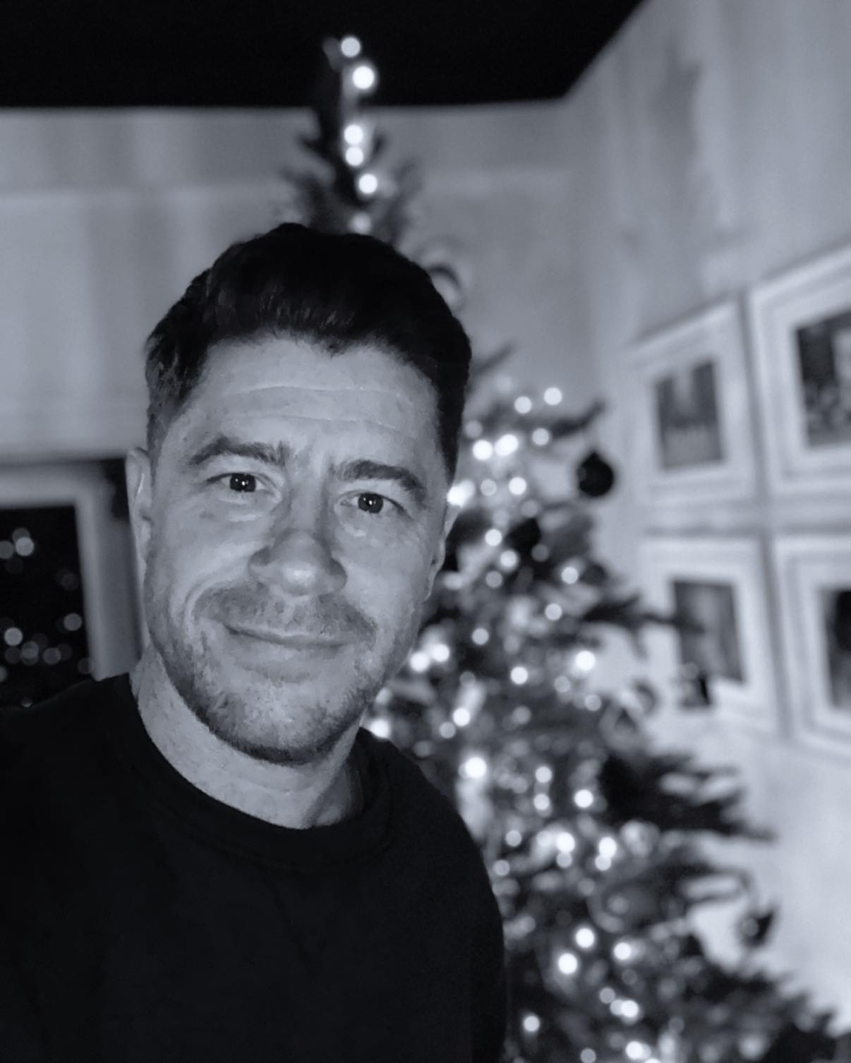 🎄✨ Merry Christmas to all of you ✨🎄
This year has been one of incredible shows, unforgettable moments, and deep gratitude. I’ve been so lucky to spend 2025 performing to literally thousands of people while also pouring my heart into bringing a brand new show to life: Bennett & Gaga: The Duet Songbook and recording my new album.
None of this would be possible without the amazing musicians, agents, technicians, venues, and bookers who work tirelessly behind the scenes, and most of all you — thank you for your continued love, support, and belief in this journey.
Wishing you all a joyful, peaceful Christmas and looking forward to everything that’s still to come ❤️🎶