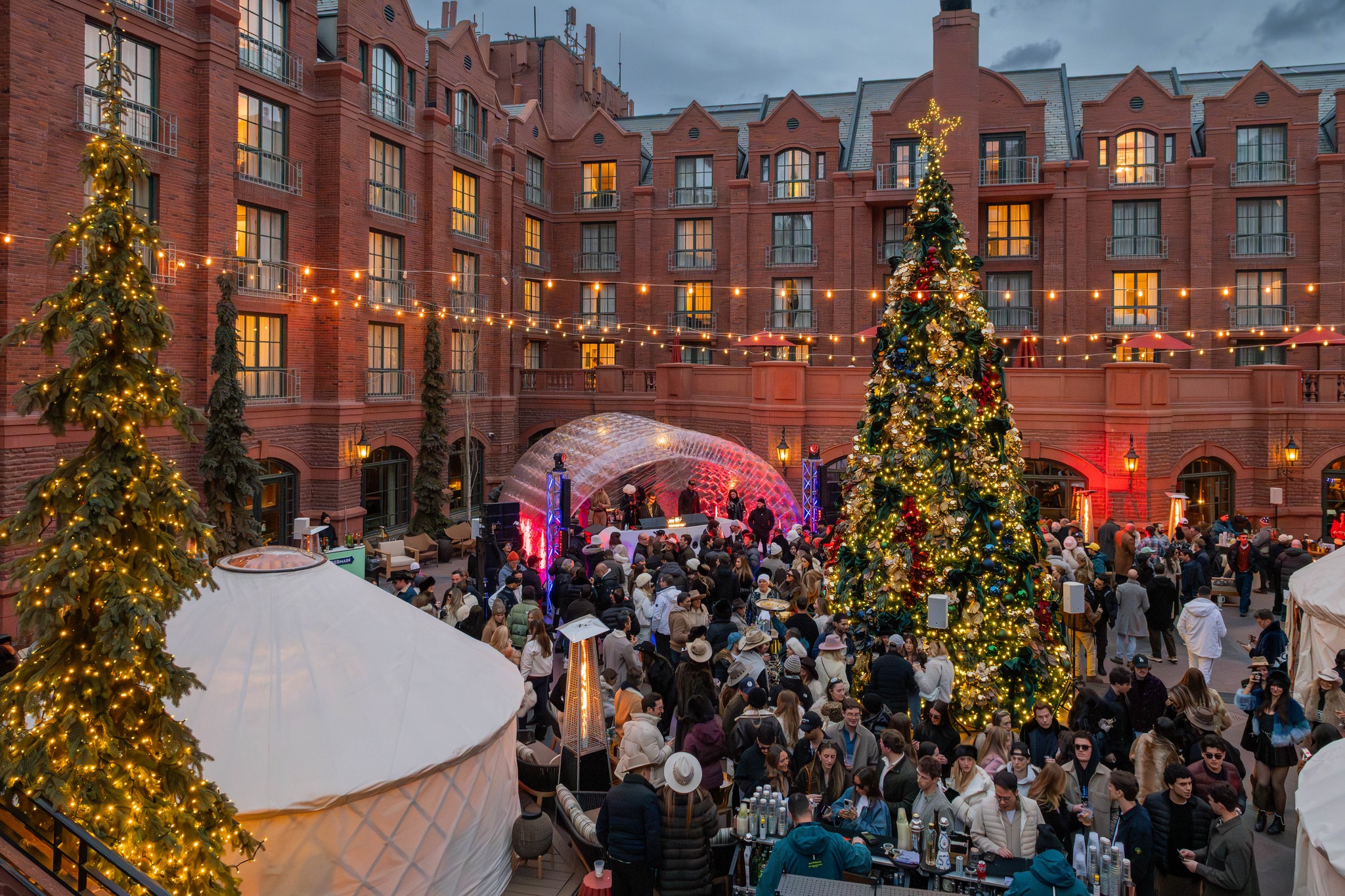 Snow Lodge kickoff = FULL SEND ❄️🔥
Diplo set the vibe, the crowd brought the energy, and we lit the place up with a high-impact light show that moved with every beat.
We also had audio dialed in so every drop, bass line, and build hit loud, clean, and exactly how it should.
Iconic start to the series. No notes. 🎶💡
💡 : @emmet_hoodgarcelon & @the_mr.cox
📸 : @jayscreations.42
#productioncompany #liveeventproduction #winterconcertseries #snowlodge #diplo #audioengineer #lightingengineer #coloradoevents #avproduction #sixproductions #stregishotel
#productioncompany #liveeventproduction #winterconcertseries #snowlodge #diplo #audioengineer #lightingengineer #coloradoevents #avproduction #sixproductions #stregishotel