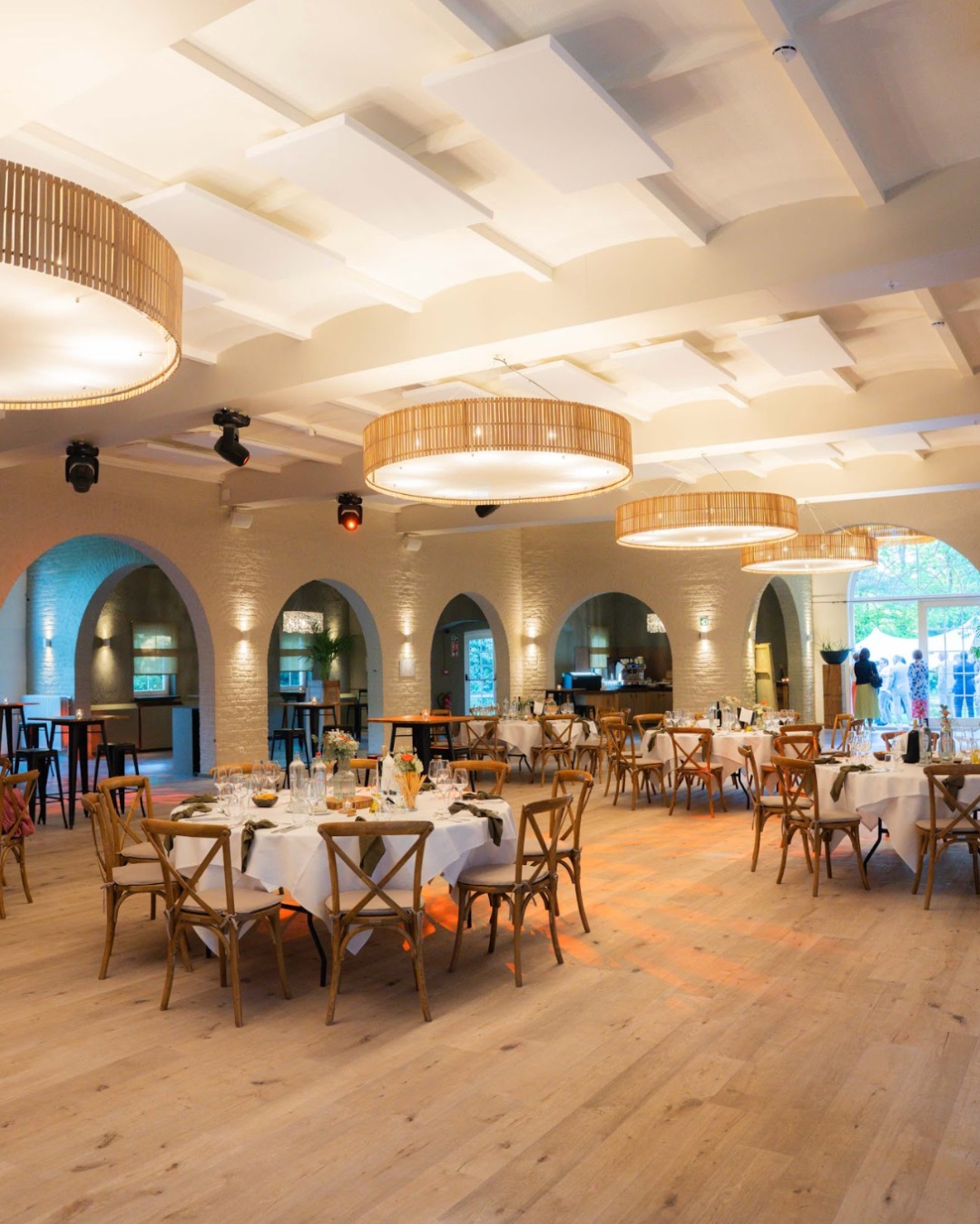 Onze B2B-zalen bieden een rustige, groene omgeving voor elke gelegenheid. Van compacte vergaderingen en inspirerende seminars tot bedrijfsfeesten.
Met onze tuinen als achtergrond en een team dat alles professioneel begeleidt, creëren we een setting waar elk event vlot en persoonlijk aanvoelt.
✨ Plan je volgende event bij Cachecour.
#trouwfeest #evenement #kachetvenue #houthalenhelchteren