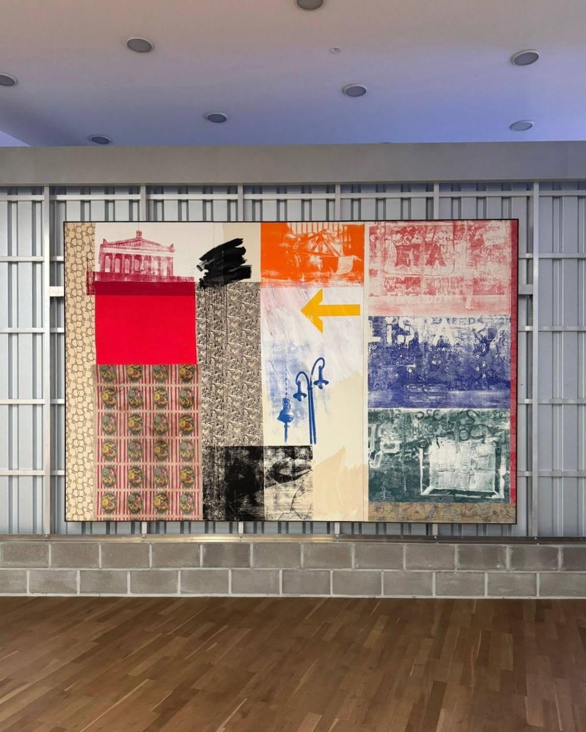 In December 1984, Robert Rauschenberg visited the United Nations to announce the launch of the Rauschenberg Overseas Culture Interchange (ROCI), a project aimed at “creating and exchanging art and ideas around the world.” It was after a trip to China in 1982, during which he witnessed censorship, restrictions on freedom, and the country’s total isolation from the outside world, that Robert Rauschenberg decided to visit foreign countries in order to introduce them to modern art and American culture: some were communist and totalitarian, others developing countries, and others (such as Japan) just culturally foreign to a Westerner.
Between 1984 and 1991, he offered these countries a traveling exhibition of his works, enriched with creations made on site from local materials. He then donated one of his works to the host institution and continued his journey.
Rauschenberg exported ROCI to 10 countries (Mexico, Chile, Venezuela, China, Tibet, Japan, Cuba, the Soviet Union, East Germany, and Malaysia). In this context, in 1989, Robert Rauschenberg spent several months in Berlin. He wanted to bring East and West Germany closer together through his works, which he wanted to exhibit simultaneously on both sides of the wall. His project, which consisted of acrylic paintings with collages and silkscreen images of photographs taken by Rauschenberg, unfortunately never saw the light of day due to resistance from the East Berlin government. The wall fell on November 9 of the same year, but his works were nevertheless exhibited in 1990 at the Neue Berliner Galerie in the Altes Museum in former East Germany.
The ROCI project has sometimes been criticized, particularly for what some perceived as a form of “American artistic imperialism” or for Rauschenberg's collaboration with totalitarian regimes. Nevertheless, it is also seen as an incentive for local artists to break out of isolation, and is still considered today as a major catalyst in the emergence of the Chinese artistic avant-garde. By 1991, the project had produced more than 125 works by Rauschenberg and attracted more than two million visitors worldwide.
#robertrauschenberg #rociproject #contemporaryart #art
