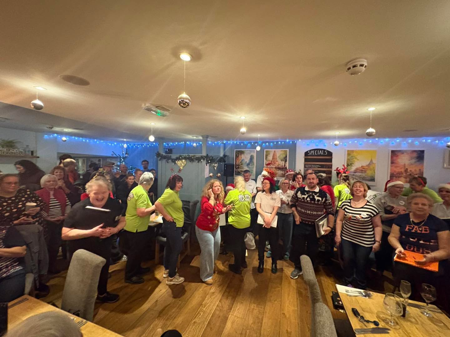 Thank you to everyone from the Spice Merchant in Crookham Village! What a crowd, what a great atmosphere and what good fun! Thank you all so very much for a great time. It’s so cool to perform in a great English pub with great food and drink, and a wonderful mix of good people. Thanks again.
Merry Christmas everyone!