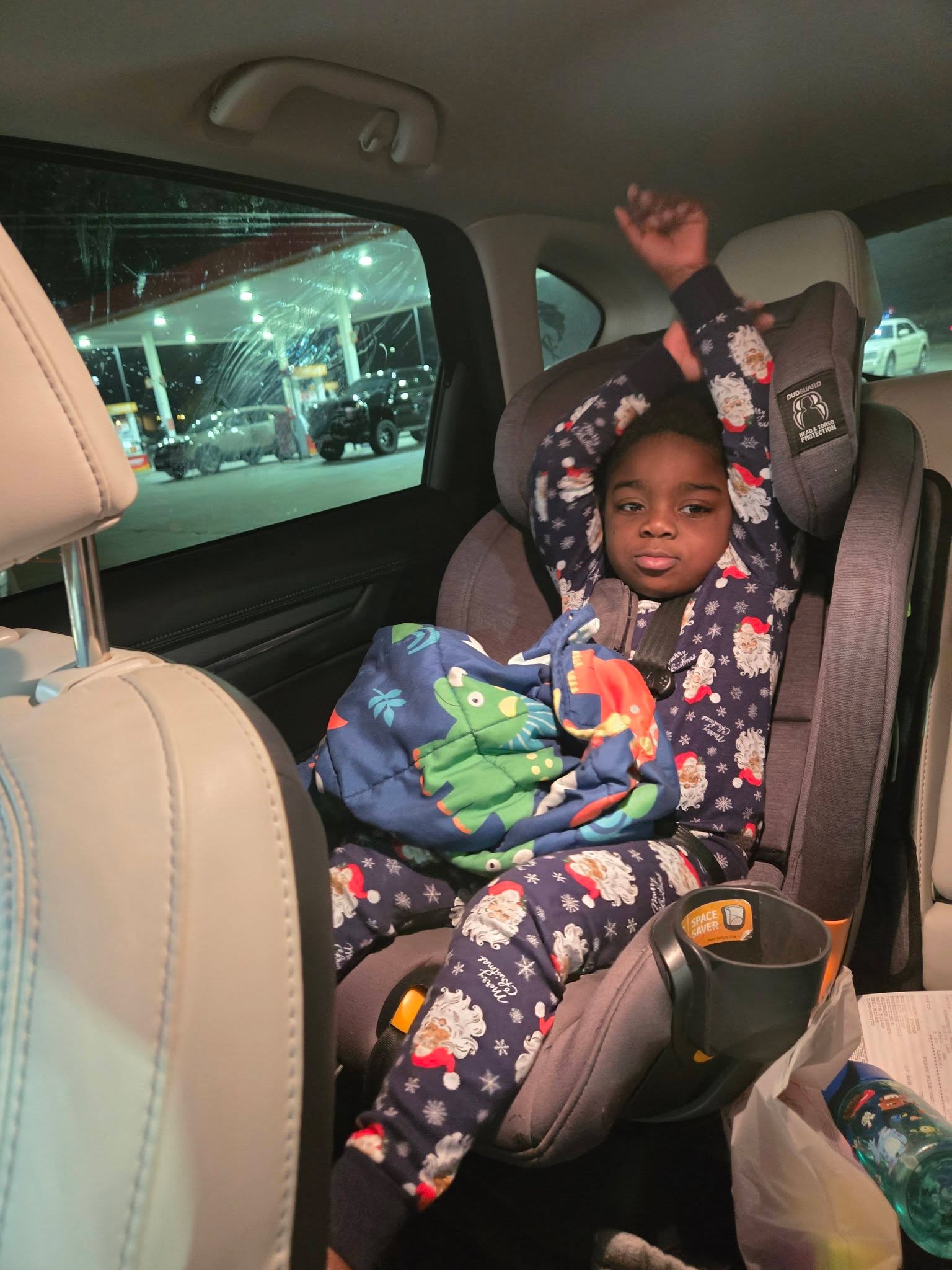 Messy cookies for Santa 🍪
Twinkly lights in matching PJs ✨
And the best part… Santa came 🎅❤️
Pure Christmas chaos & magic 🥰
Merry Christmas!!