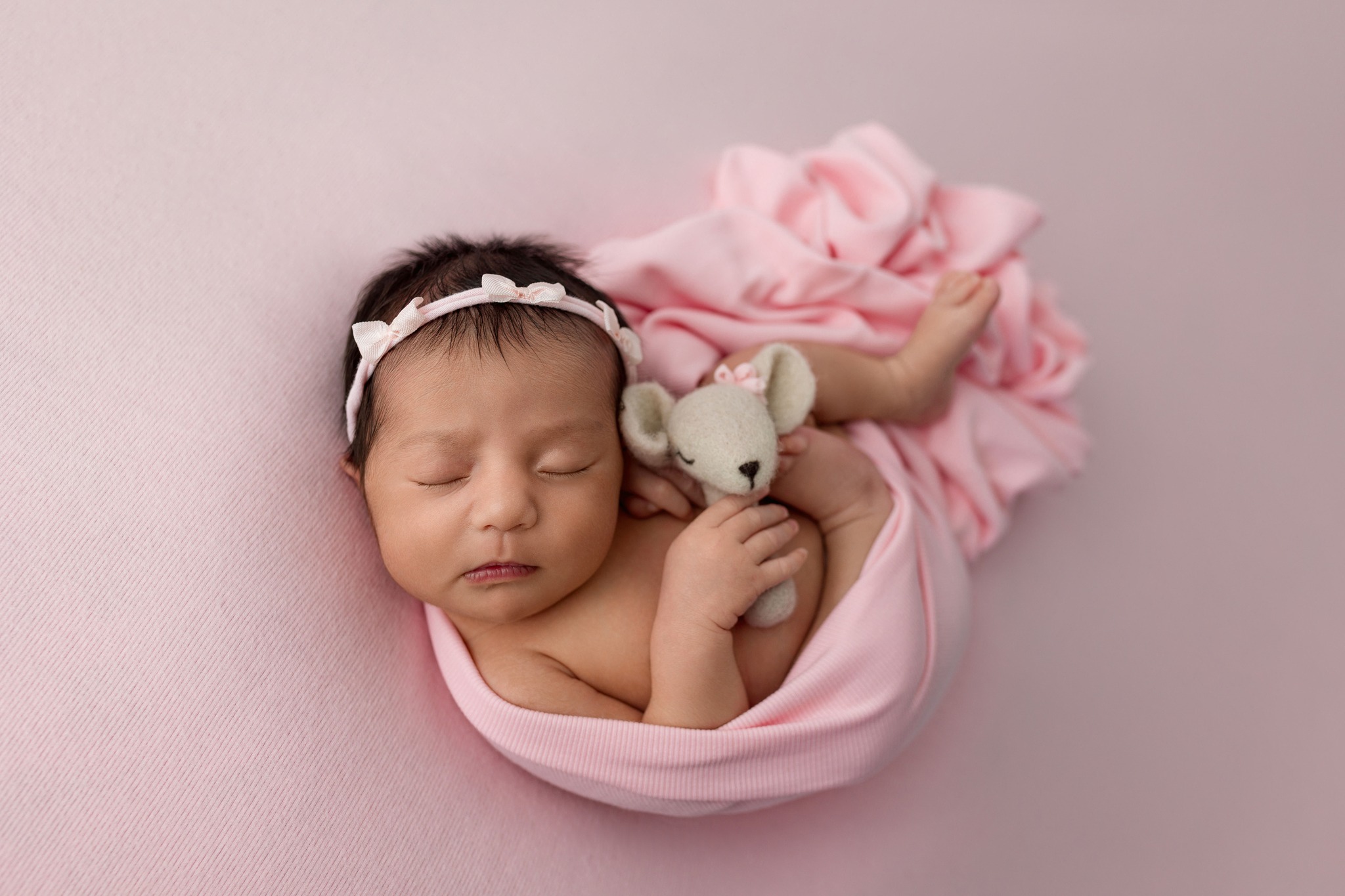 As 2026 comes to a close, I just want to say thank you from the bottom of my heart to all of my amazing 2025 families. This year brought some of the deepest connections I’ve made in my 8 years of photographing families, and I’m beyond grateful for the trust you place in me with your littles. Getting to love on your babies and document your memories truly means the world to me. 💛
As a small thank-you, enjoy $75 off any full-size session booked 12/31–1/1 with code 2026 (not valid on mini sessions). You can book as many full sessions as you’d like through 1/1/2026!
I can’t wait to create more memories with you in the NEW YEAR! ✨📸
#HappyNewYear #GratefulHeart #FamilyPhotographer #FamilyPhotography #PhotographerLife #ThankYou #MemoriesThatLast #CaptureTheMoments #FamilyLove #NewYearSpecial #2026HereWeCome #corpuschristiphotographer #corpuschristi #corpuschristifamilyphotographer #corpuschristinewbornphotographer #corpuschristinewborns #janellemcdonnellphotography