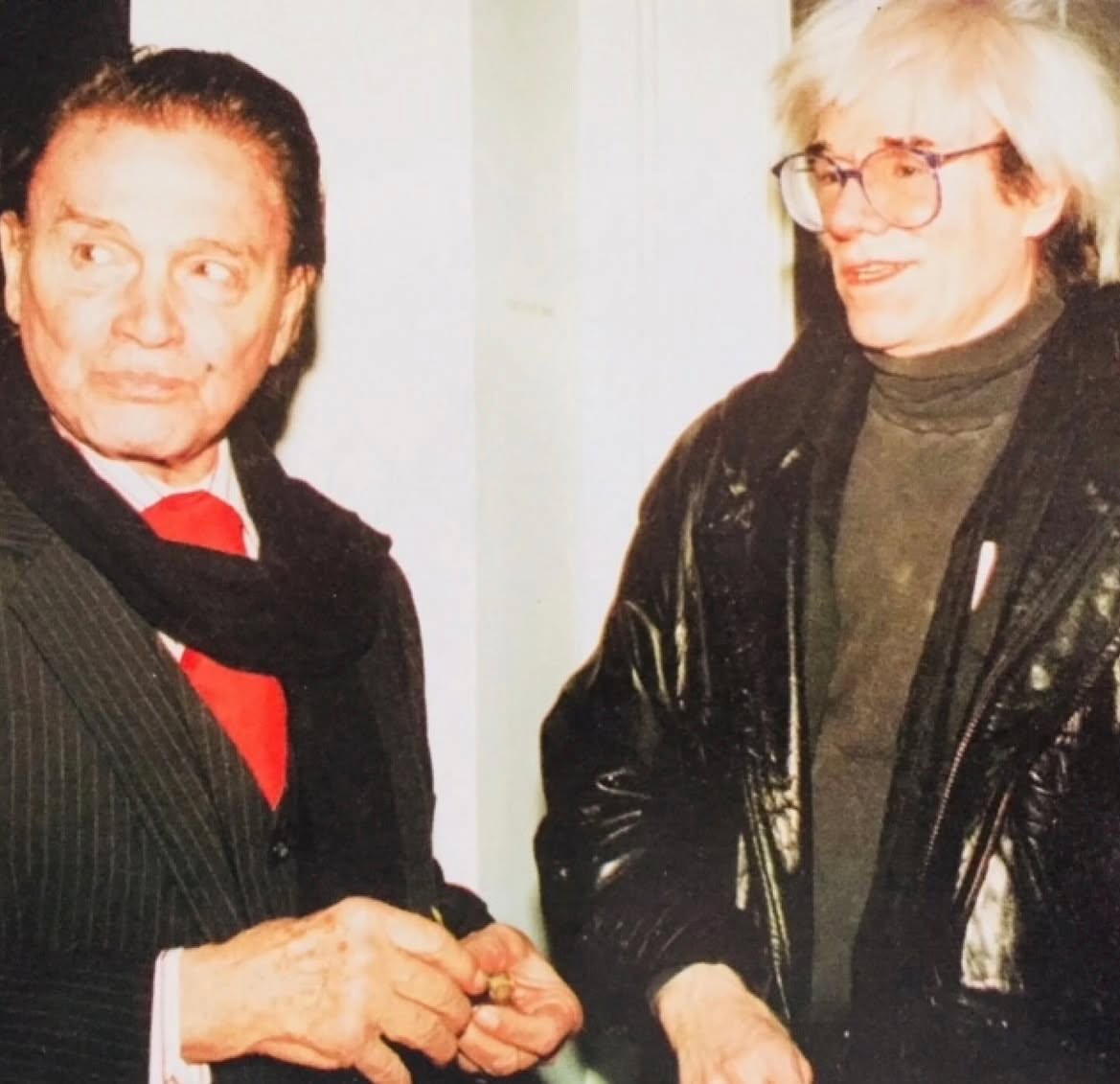 Art gallerist Alexandre Iolas was born at the beginning of the 20th century in Alexandria, Egypt. Attracted to dancing from an early age, he began training the discipline in Berlin in 1930, then continued his studies in Paris in 1932.
According to legend, it was while passing by a gallery on Avenue Matignon that he experienced a true aesthetic shock upon discovering a work by Giorgio de Chirico. This event marked a turning point in his life. In 1944, he gave up his career as a dancer and moved to New York. Driven by his passion for contemporary art, he became director of the Hugo Gallery. There, he organized his first exhibitions, bringing together his Parisian surrealist friends. In 1952, he offered a young, then unknown artist, Andy Warhol, his first solo exhibition, a series of drawings inspired by the writings of Truman Capote. Two years later, the gallery was renamed Alexander Iolas Inc. Throughout the 1960s, Iolas developed a network of galleries around the world.
Alexandre Iolas played a crucial role in the international recognition of many major artists. He supported surrealists such as Magritte, Max Ernst, Brauner, and Matta, while also embracing new artistic trends such as Warholâs pop art and new realism. In the following years, he also took an interest in Arte Povera artists, as well as a generation of contemporary Greek artists, including Pavlos, Fassianos, Tsarouchis, Tsoclis, and Takis. Alexandre Iolas was also a great patron of the arts, making several donations to the Metropolitan Museum of Art, the Museum of Modern Art, and the Centre Pompidou in Paris. He also donated part of his collection to the National Gallery in Athens in 1971.
Between 1951 and 1972, he had a modernist villa built in Agia Paraskevi, which he filled with contemporary art and antiques. In 1976, true to a promise made to his friend Max Ernst, he closed his galleries permanently after the latter's death. Alexandre Iolas' collection, a testament to his exceptional taste and intuition, was auctioned by Sotheby's on March 17, 2022, confirming his unique place in the history of 20th-century art.
#alexandreiolas #contemporaryart #surrealism #nouveaurealisme #art