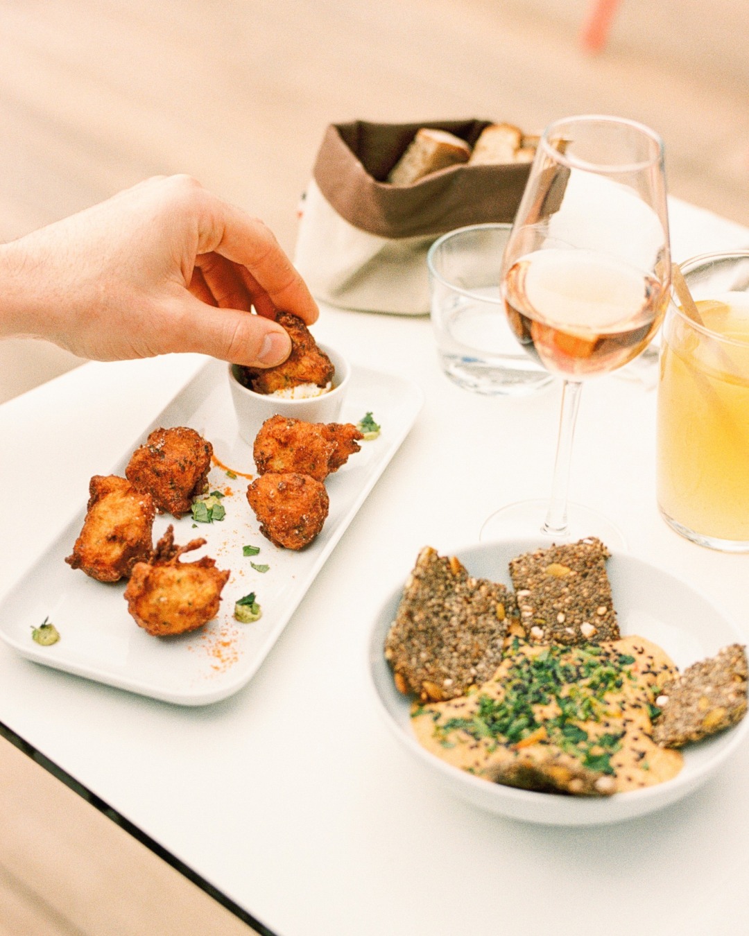 Le restaurant Entre Nous sera fermé le 31 décembre et le 1er janvier.
On s’accorde ce temps pour fêter la nouvelle année comme il se doit 🥂
👉🏼 On se retrouve dès le 2 janvier,
en forme, motivés et prêts à affronter 2026 ensemble 💙
Merci d’être là, et à très vite autour d’une table ✨
-
Entre Nous
35 rue de la marine
29730 Le Guilvinec
+33 (0)2 98 92 73 56
Ouvert du jeudi au lundi 🌈
#entrenous #guilvinec #entrenousguilvinec #restaurantguilvilnec #nouvelan #bonneannee #paysbigoudensud #bigoudenjoy
Crédit photo : @marineburucoa