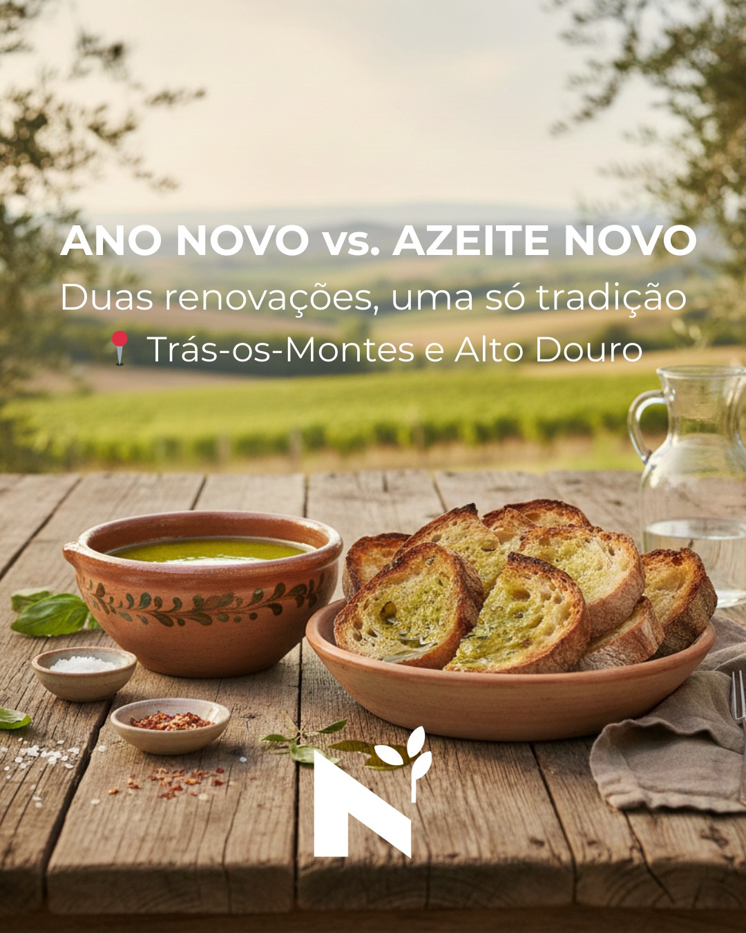 🫒✨ ANO NOVO vs. AZEITE NOVO: Duas renovações que acontecem em simultâneo em Trás-os-Montes e Alto Douro
Dezembro é o mês em que o azeite novo — verde, intenso, aromático — chega aos lagares, trazendo o sabor da última colheita do ano. É também o mês em que as aldeias transmontanas se preparam para celebrar o Ano Novo com rituais ancestrais: o Ramo de prosperidade, as fogueiras de renovação e os famosos Caretos.
O azeite novo na mesa de Ano Novo não é apenas um ingrediente — é um símbolo de gratidão pelo ano que passou e esperança no que virá.
Ambas as tradições carregam o mesmo simbolismo: renovação, prosperidade, continuidade e comunidade.
📍 Vem viver estas tradições connosco. Da colheita à prova do azeite novo, das aldeias aos lagares — experiências autênticas que celebram a essência de Trás-os-Montes e Alto Douro.
🔗 Descobre mais em azeiteanorte.pt
#azeiteanorte #azeitenovo #azeite #anonovo #passagemdeano #trasosmontes #altodouro #tradiçõesportuguesas #patrimóniocultural #olivoturismo #festasdeinverno #caretos #turismorural #portugalautêntico #renovaçãoetradição #olivicultura #oliveoil #festasdosrapazes #visitportugal #aldeiasdeportugal #invernonorte #culturatransmontana #portugalautentico #descobrirportugal #portugalnorth #portugaltravel #culturalheritage #winterfestivals #traditionalfoods #europeanwinter