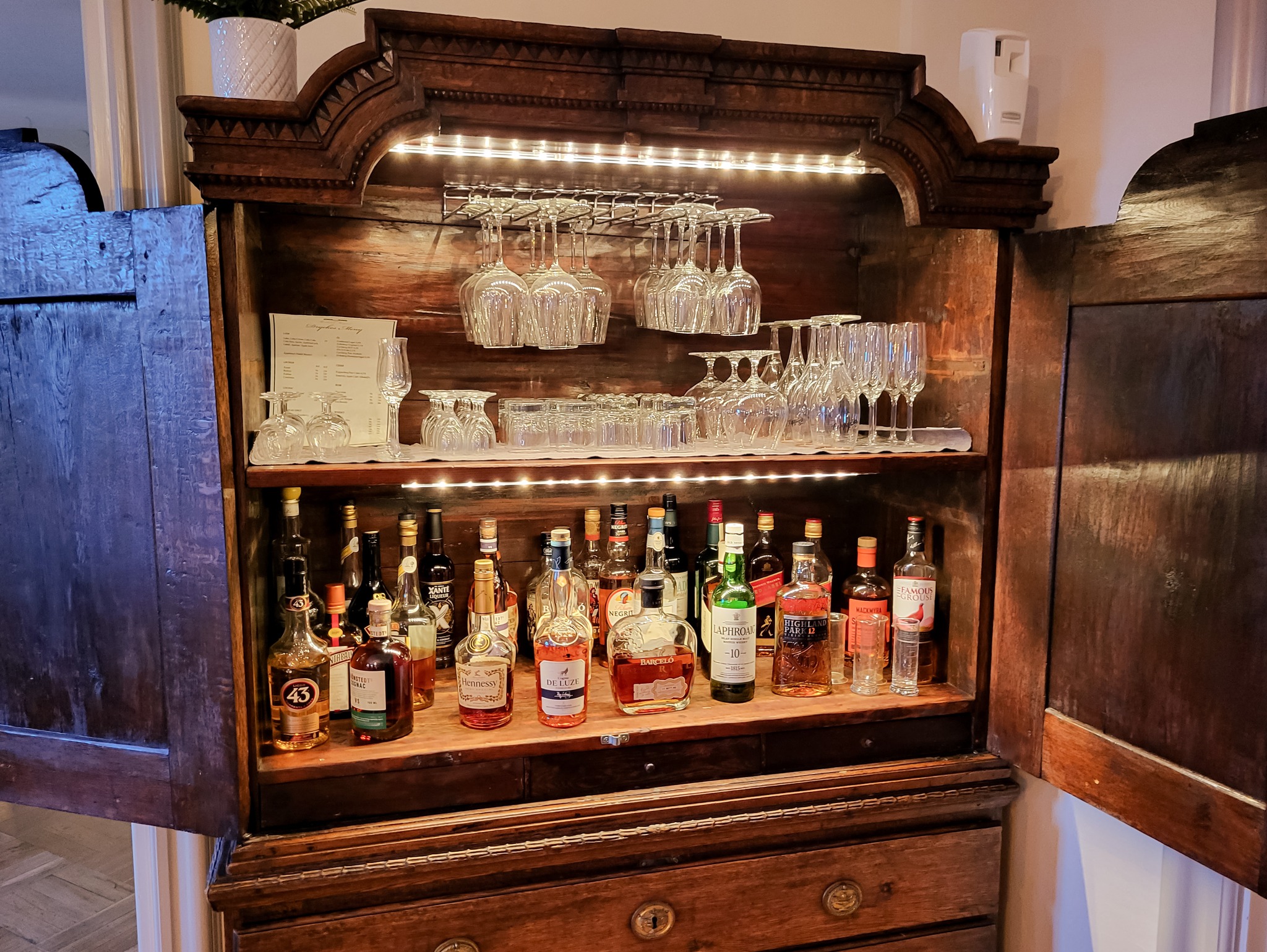 🍔 Planen för fredagen 30/1? Klar.
Viltburgare + dryck + herrgård = AW-perfektion.
📅 30/1 kl. 17–19 | 💰 245 kr
📩 Bokas via hemsidan eller mejla oss!
Kom hungrig. Gå nöjd