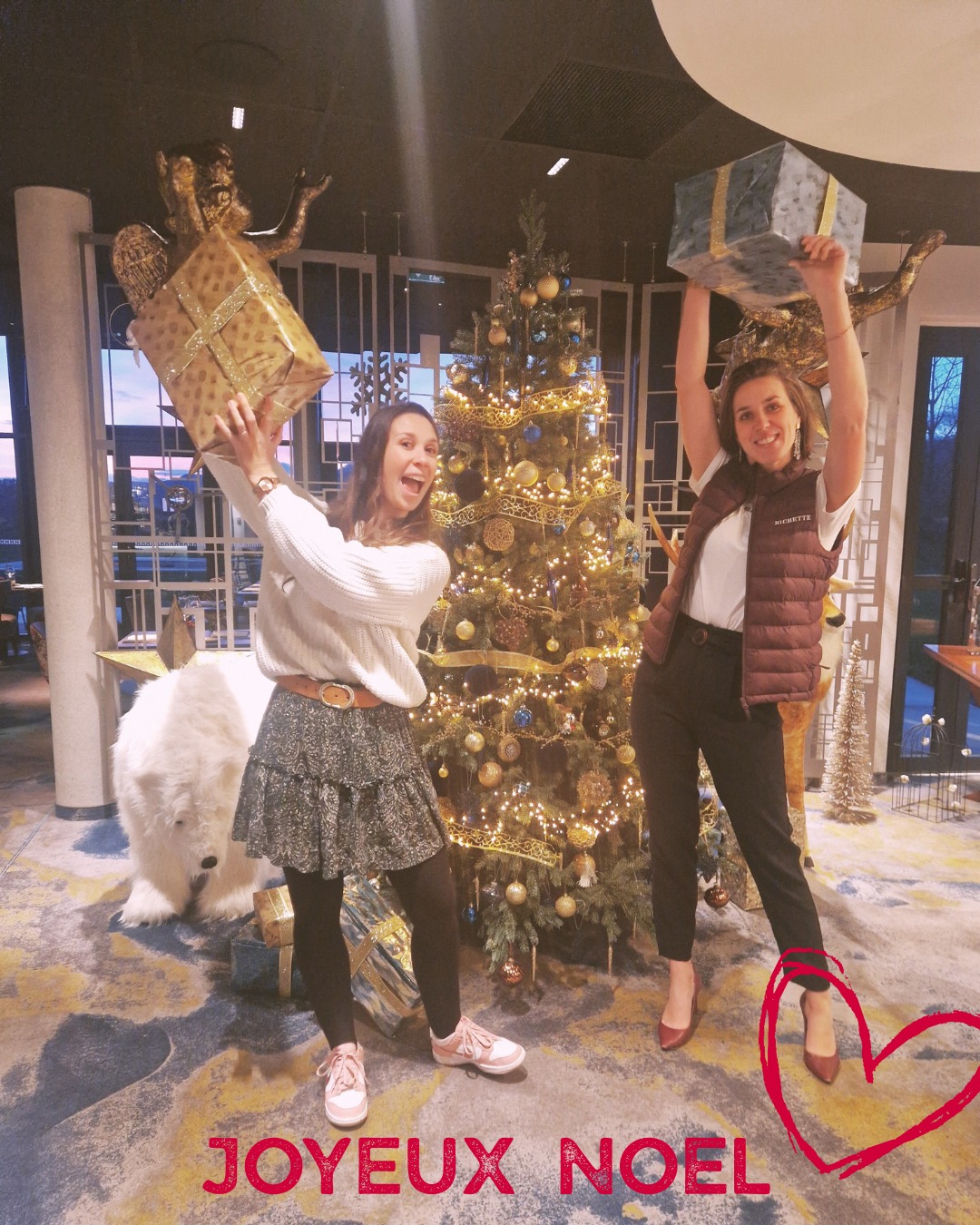 Joyeux Noël ✨🤍
En cette période suspendue, on avait envie de vous dire merci.
On vous souhaite un Noël doux et lumineux, entourés de ceux qui comptent, avec le cœur léger et l’esprit déjà tourné vers demain.
Déborah & Aude