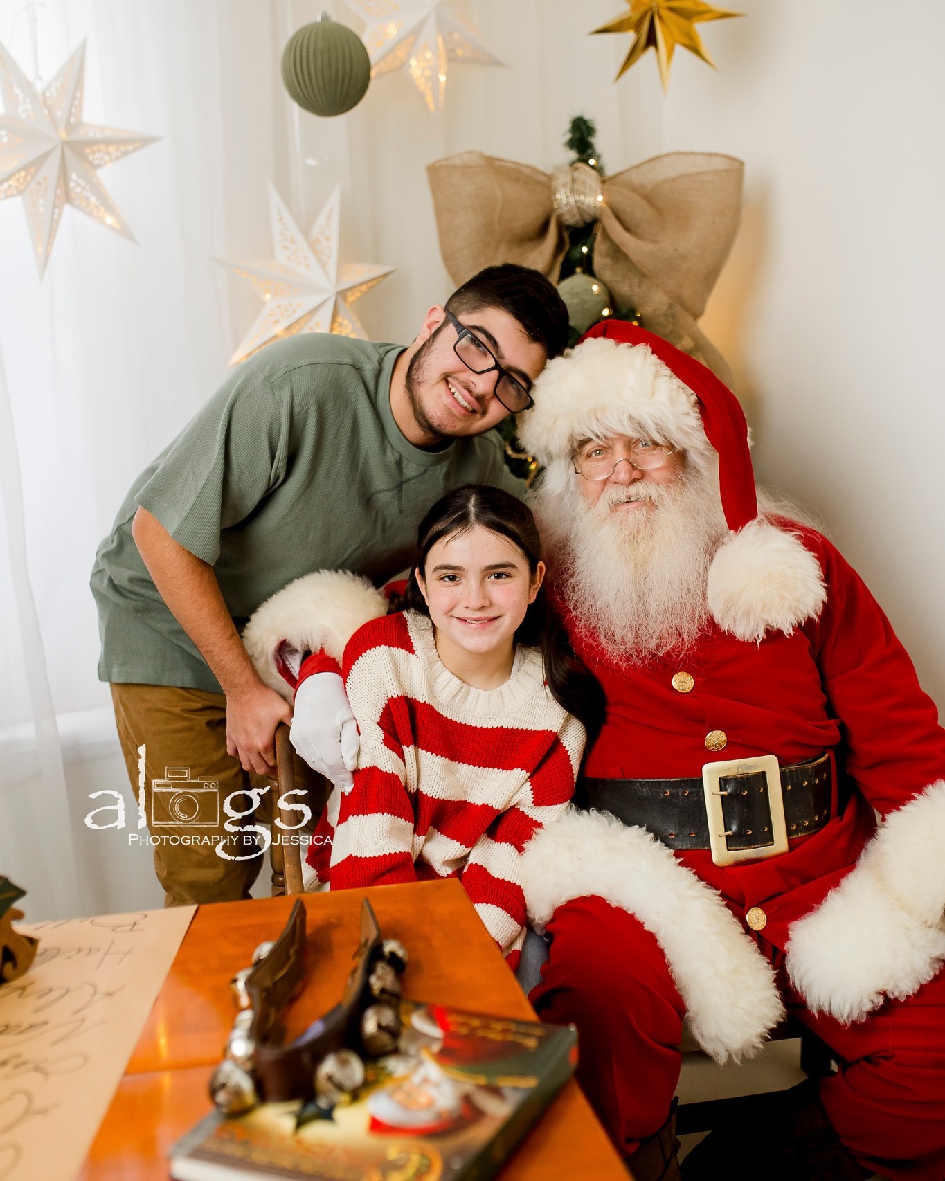 Merry Christmas from my family (technically speaking Santa & my kiddos☺️) to yours!
May you have received all that you wished for-I know I have🙏
#alogsphotography #aurorail #aurorailphotographer #chicago #chicagophotographer #oswegoilphotographer #yorkvilleilphotographer #southelginil #napervilleil #engagementphotographer #maternityphotographer #babyphotographer #newbornphotographer #cakesmashphotographer #birthdayphotographer #familyphotographer #lovemyjob