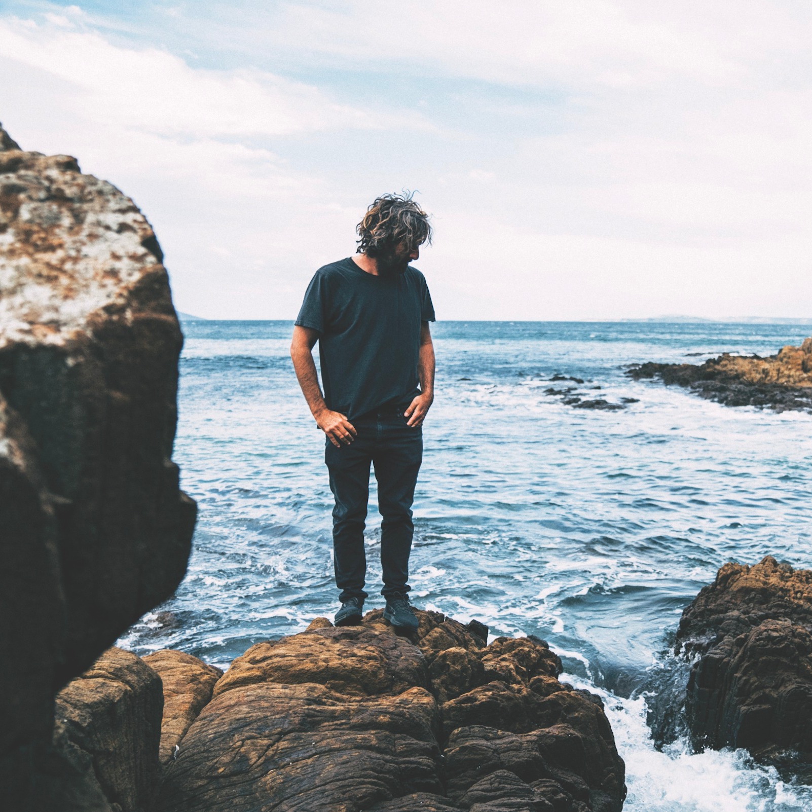 Beyond the Break – Johnny Abegg
From chasing surf glory to confronting grief on screen, Byron Bay filmmaker Johnny Abegg has carved a raw, personal path through cinema and climate activism. What began as a Handycam experiment to document a dying surfing dream became a lifelong journey into storytelling, culminating in his latest, deeply personal film, Fragments of a Half Life (2024). @johnnyabegg
Read the full story in our latest issue. Link in bio.
.
.
#BeyondTheBreak #JohnnyAbegg #ByronBay #SurfCulture #FilmmakerLife #IndependentFilm #ClimateActivism #GriefAndHealing #LocalStories #LocaleMagazine