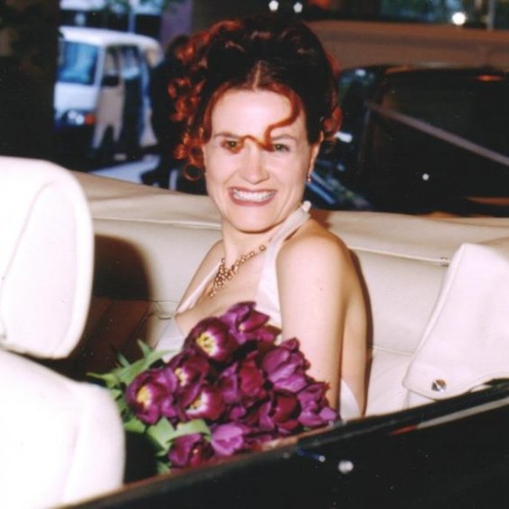 ✨Two photos 23 years apart✨
𝐇𝐨𝐰 𝐝𝐨 𝐲𝐨𝐮 𝐥𝐞𝐚𝐯𝐞 𝐰𝐡𝐞𝐧 𝐬𝐭𝐚𝐲𝐢𝐧𝐠 𝐢𝐬 𝐞𝐚𝐬𝐢𝐞𝐫?
I just sent a text to my ex-husband wishing him and his partner a Happy New Year.
Last week, the four of us shared a Boxing Day dinner - him, me and our two daughters.
He's in my life, and I'm proud of where we are today.
But.
I stayed in my first marriage for many reasons. If I’m honest, one of them was that it was easier to stay than to leave.
Link in biö > https://www.midliferebel.com.au/post/how-do-you-leave-when-staying-is-easier