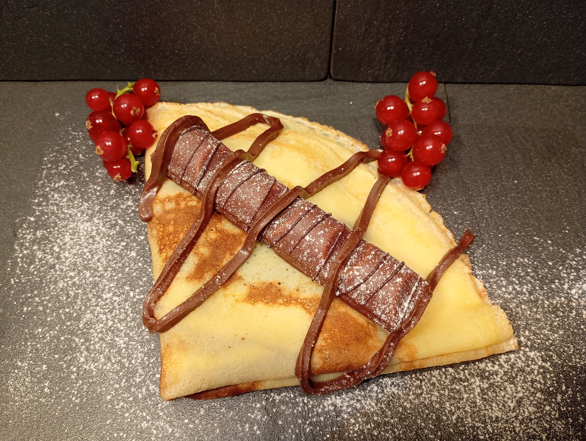 Le 2 février, le Luxembourg s'illumine pour le Liichtmëssdag ! Entre les chants des enfants et leurs jolis lampions, il y a une tradition à laquelle on ne déroge pas : la dégustation de délicieuses crêpes dorées. 😋
Vous n’avez pas envie de passer l'après-midi devant les fourneaux ? Pas de panique, MyBrunch.lu s'occupe de tout !
#LaChandeleurAuLuxembourg #Liichtmëssdag #MyBrunchLu #CrepesLover #LuxembourgFood #TraditionLuxembourg #BrunchDelivery #LuxembourgCity #Gourmandise