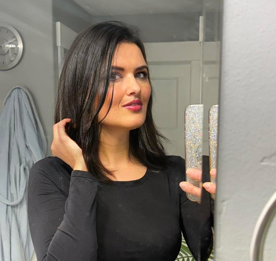 Only 30 photos 🤣 to get a good shot. 💋
Good morning friends and welcome 2026!
Will this be the year that I wear lipstick every day? Definitely not. I do not have time to worry about my lips looking luscious. But fun to fantasize. 