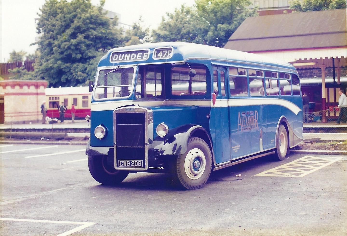 🚍📷 This Alexander-bodied single decker, Registration CWG206, is shown operating Route 47B with its destination board set for Dundee.
Single deckers like this played a key role on longer or less heavily used routes, complementing the city’s double decker services.
Their simpler design and flexibility made them an important part of everyday travel for many passengers heading into the city.
Although the museum is closed until February, we’ll continue sharing fresh images from our archive over the winter months.