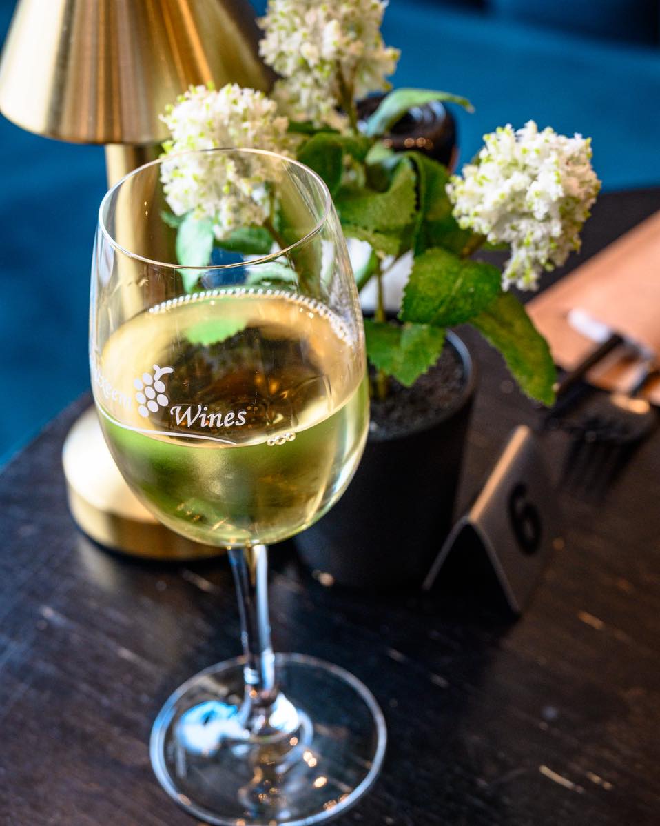 Where every moment begins with a good glass of wine ✨
—
L’Adresse #blankenberge
📍 Zeedijk 206, Blankenberge
🌊 Taste the coast. Love the moment. #blankenberge