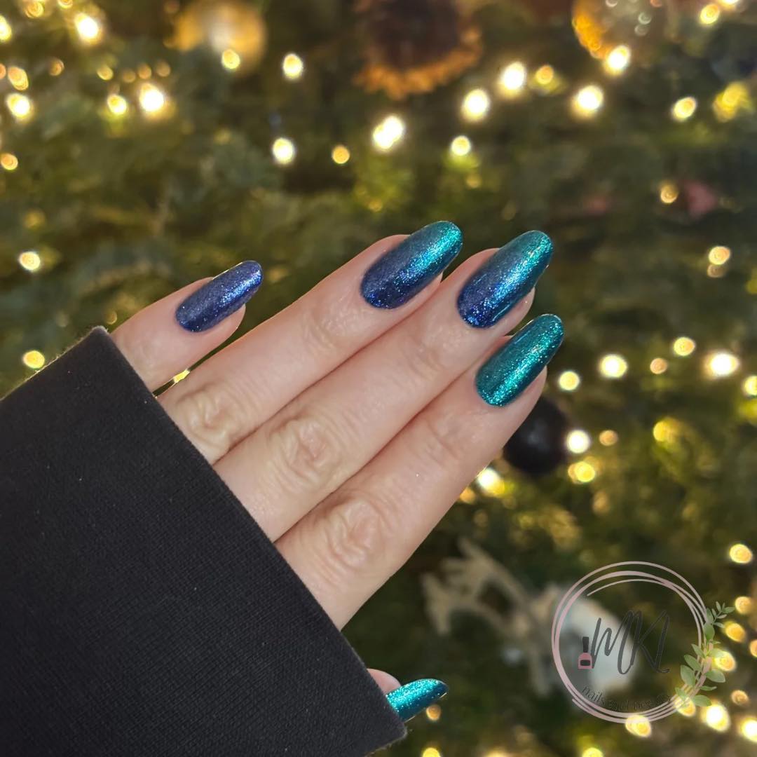 ✨ Ready to sparkle het nieuwe jaar in ✨
Blauw & teal glitter nagels voor een stralende start van 2026 💙💚
Cheers to new beginnings 🥂
#oudennieuw #oudennieuwnagels #nieuwjaarsnagels #glitternagels #bluenails #tealnails #sparklenails #feestnagels #winternails #nailinspo #nailart #verlenging #dualforms #glitterombre #nagelstyling #instanails #newyearnails