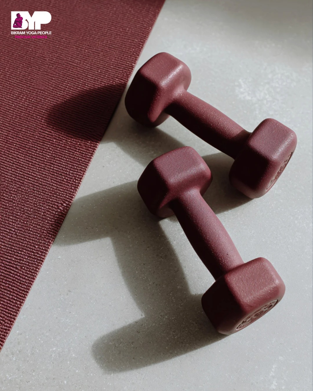 Durante la lezione di Hot Body Sculpt non lavori solo sul corpo:
costruisci potenza, resistenza e fiducia.
Il calore intensifica ogni movimento e ti ricorda quanto sei forte.
Vieni a scoprire cosa succede quando scegli di non fermarti.
#BikramYogaPeople #YogaInsieme #Bikram #YogaLife #EnergiaCondivisa #Padova #HotYoga #BikramYoga #CorpoMenteSpirito #YogaRoutine