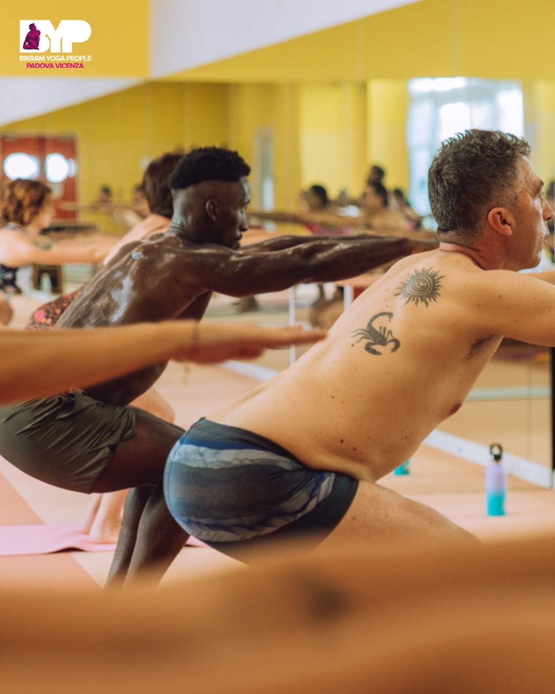 ๐๐๐ง๐๐๐ข๐๐ข ๐ฉ๐๐ซ ๐ข๐ฅ ๐๐จ๐ซ๐ฉ๐จ ๐๐๐ฅ ๐๐ข๐ค๐ซ๐๐ฆ ๐๐จ๐ ๐
โข Aumenta forza, tono muscolare e resistenza, perchรฉ le posizioni lavorano su tutto il corpo.
โข Migliora la flessibilitร grazie al calore che scioglie i muscoli e le articolazioni.
โข Aiuta la postura e lโequilibrio, rafforzando i muscoli posturali.
โข Favorisce la circolazione e la sudorazione, contribuendo a depurare il corpo.
โข Stimola il metabolismo e la digestione, aiutando lโenergia e la vitalitร .
Pratica con noi, ti aspettiamo
#BikramYogaPeople #YogaInsieme #Bikram #YogaLife #EnergiaCondivisa #Padova #HotYoga #BikramYoga #CorpoMenteSpirito #YogaRoutine