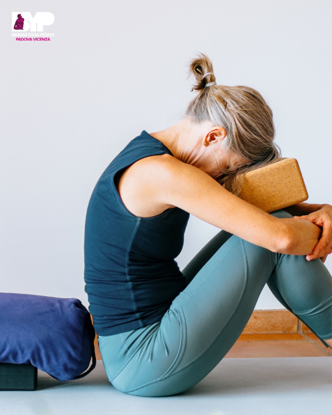 ๐งโโ๏ธ ๐๐ข๐ง ๐๐จ๐ ๐
Pratica lenta, dolce e rilassante.
Posizioni semplici, mantenute a lungo e senza sforzo.
Uso di cuscini, bolsters e coperte per sostenere il corpo.
โจ Benefici:
โข rilassa
โข scioglie tensioni
โข calma mente e respiro
Perfetto per tutti, soprattutto per chi cerca pace e leggerezza ๐
#BikramYogaPeople #YogaInsieme #Bikram #YogaLife #EnergiaCondivisa #Padova #HotYoga #BikramYoga #CorpoMenteSpirito #YogaRoutine