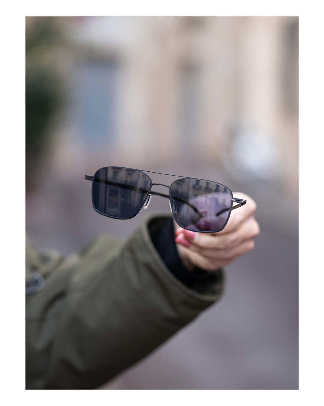 🕶 Nouvelle année, nouvelle allure.
Cette solaire fine, noire, ultra légère… c’est l’élégance discrète qu’on adore.
Parfaite pour commencer 2026 avec un style affûté, même en plein mois de janvier 😎
Et puis bon… le soleil, ça ne prend jamais de vacances à Montpellier !
Passez l’essayer en boutique 👇
📍Optique Philippot – Rue Saint-Firmin
-
Opticien Montpellier l Lunette originale l Lunette Montpellier l style unique