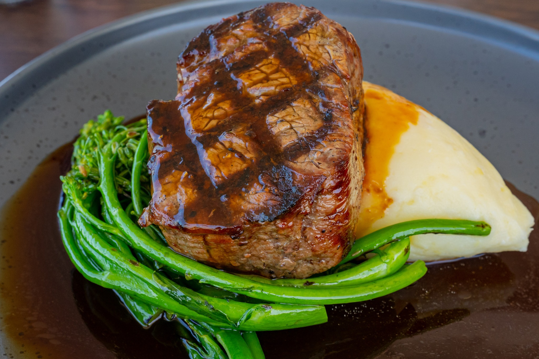 Our 250g Premium Eye Fillet comes with garlic mashed potato, seasonal vegetables, and house double-reduction red wine jus.🧡 You can add Seafood Topper which includes: Prawns, bug, and scallops in a chilli lime rosé sauce. 😍