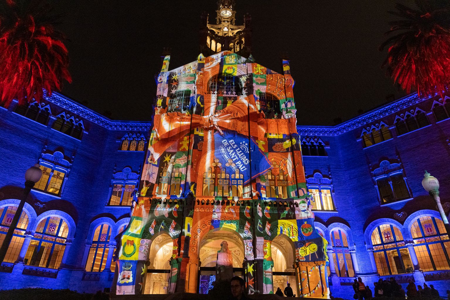 Si encara no ho tens a l’agenda, des de #InoutHostel et recomanem anar a veure els Llums de Sant Pau! Una parada imprescindible per viure l’esperit nadalenc a Barcelona 💫
Aquest espectacle de llums al @santpaubcn et porta per un recorregut amb 18 instal·lacions interactives que fan brillar la nit com mai.
És una experiència que funciona tant per a famílies com per a cites especials, amb llums i color, i ho podras gaudir fins el 11 de gener, així que tens temps per planificar una visita nocturna i veure el recinte transformant-se en pura màgia nadalenca ✨
Les entrades generals estan al voltant de 13–17 €, amb descomptes per edat i opcions especials segons el dia!
📸 @edu_bayer, Ajuntament de Barcelona
***
Si todavía no lo tienes en la agenda, desde #InoutHostel te recomendamos ir a ver Els Llums de Sant Pau. ¡Una parada imprescindible para vivir el espíritu navideño en Barcelona! 💫
Este espectáculo de luces en el @santpaubcn te lleva por un recorrido con 18 instalaciones interactivas que hacen brillar la noche como nunca.
Es una experiencia perfecta tanto para familias como para citas especiales, llena de luces y color, y podrás disfrutarla hasta el 11 de enero, así que todavía tienes tiempo para planear una visita nocturna y ver el recinto transformarse en pura magia navideña ✨
Las entradas generales están alrededor de 13–17 €, con descuentos por edad y opciones especiales según el día.
📸 @edu_bayer , Ajuntament de Barcelona
___
#INOUTHostel #SantPauRecinteModernista #Barcelona