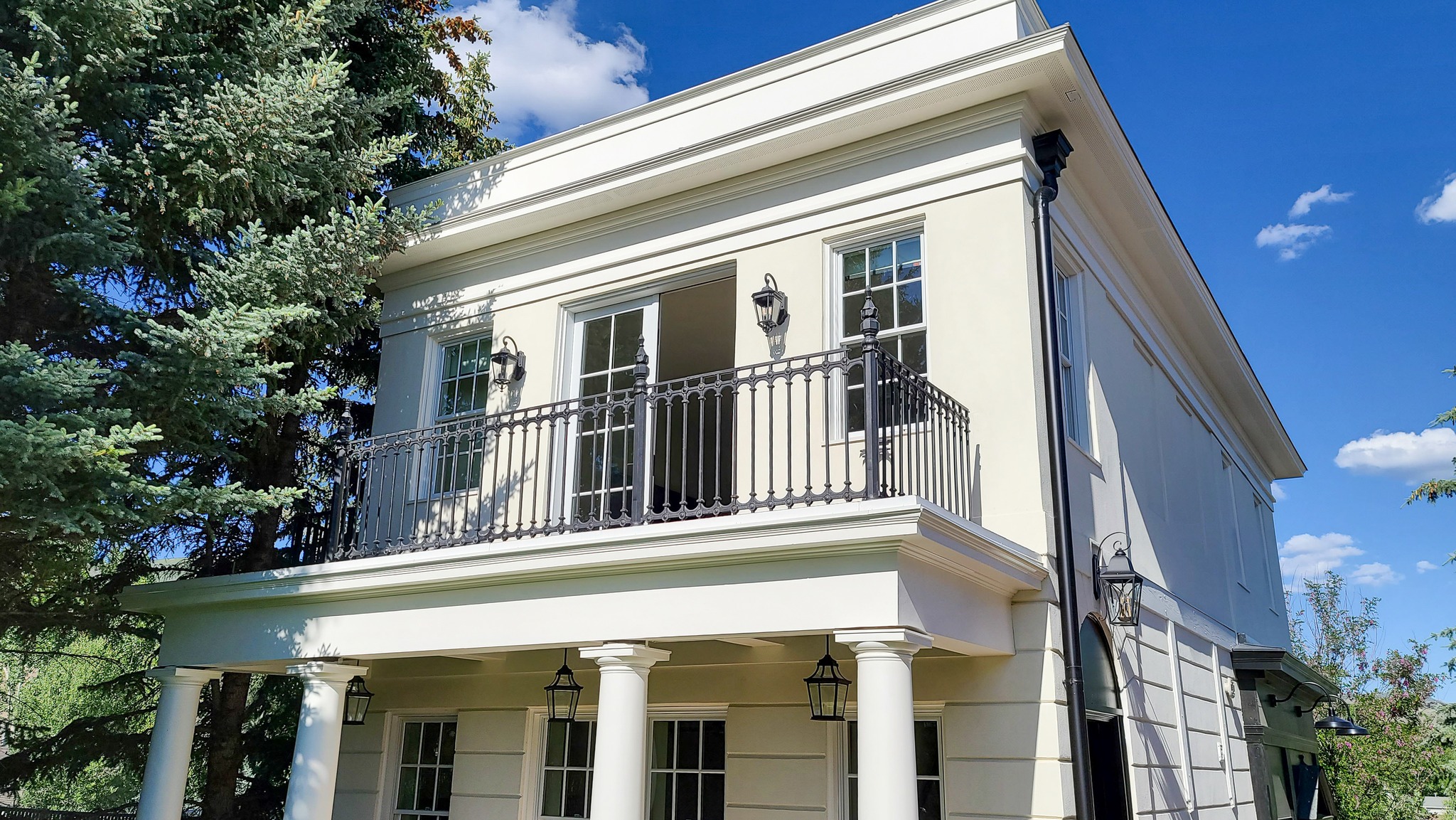 This balcony wasn’t complete until the railing went in. Clean, simple, and solid.
#balcony #metalbalcony #metalworks #fabrication #metaldesign #steelworks #americaneaglewelding #design #modernsteel #custom #metalrailing #architecture #utahdesigner #homedecor #metalfab #metal