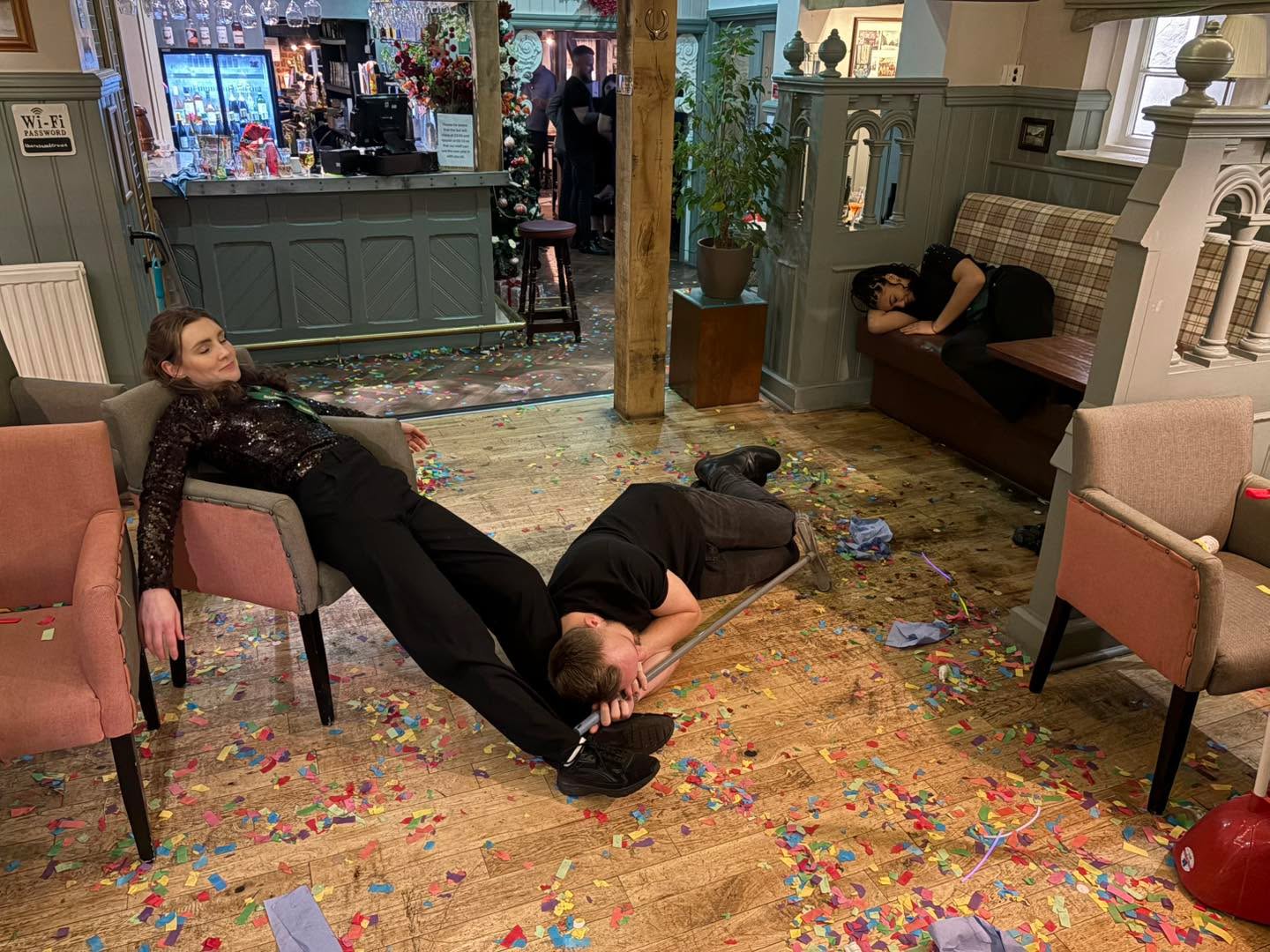 🥂✨ THAT’S A WRAP, 2025! ✨🥂
What a year! From clinking glasses and questionable dance moves to big laughs and even bigger memories — thank you to everyone who celebrated with us in 2025 at The Rose & Crown, Brentwood 🍻
You ate, you drank, you partied… and you made it unforgettable.
Now we’re polishing the bar, warming up the playlist, and getting ready to do it even bigger and better in 2026 🎉
We can’t wait to welcome you back for more good times, great drinks, and the same legendary vibes.
#ThatsAWrap2025 #RoseAndCrown #BrentwoodPub #ThankYou #GoodTimes #SeeYouIn2026 #EvenBiggerAndBetter #PubLife #CheersToThat 🍾🍺✨