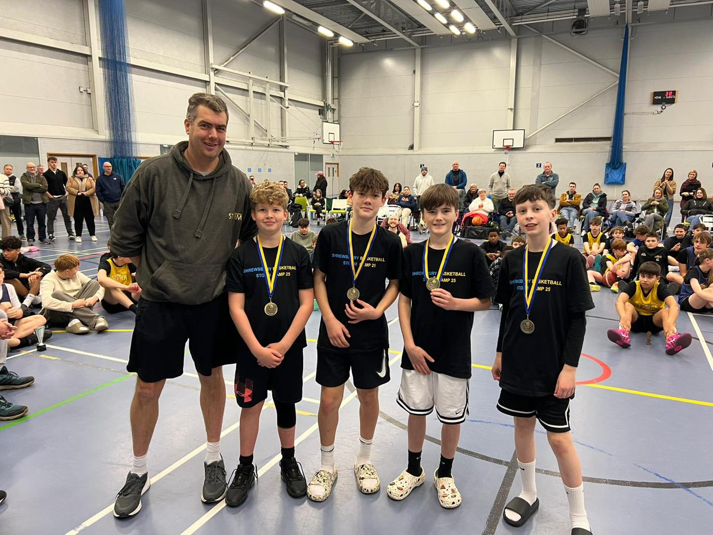 3x3 champions of camp were presented there medals by Shrewsbury Storms coach Matt.
Then the 5v5 were presented by there respective coaches
Coach Hassan
Coach Bill Badley
Coach Josh Tancreti
#stormbasketball🏀 #basketballfamily🏀❤️ #Shrewsbury #basketballengland #girlswhoball🏀