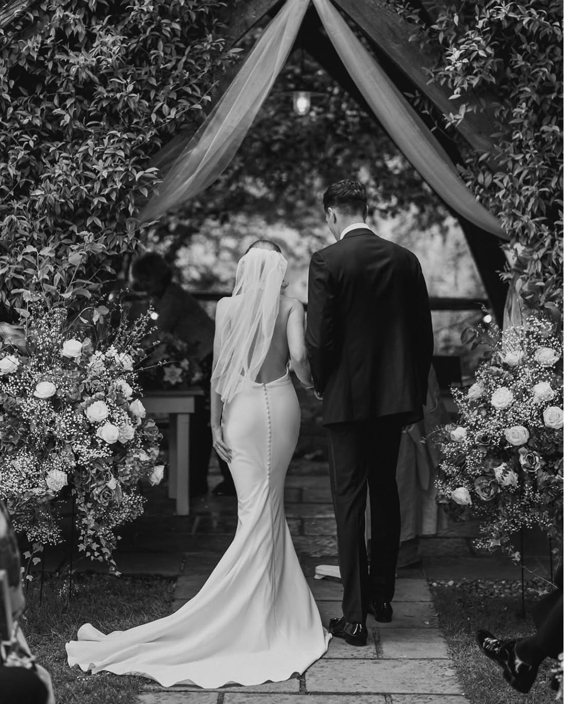 Sometimes you get an enquiry & you know immediately that the Bride is your perfect client! That's exactly what happened with Holly who married Joe last June at @millbridgecourt The entire process, Holly kept things chilled, organised & so fun!
Have an absolute abundance of photos from @kitmyersphotography so prepare to see ALOT more from their incredible day. Holly, you are amazing inside & out. Wishing you both all the best for your marriage.
#millbridgecourtwedding #millbridgecourt #hampshiremakeupartist #surreymakeupartist #berkshiremakeupartist