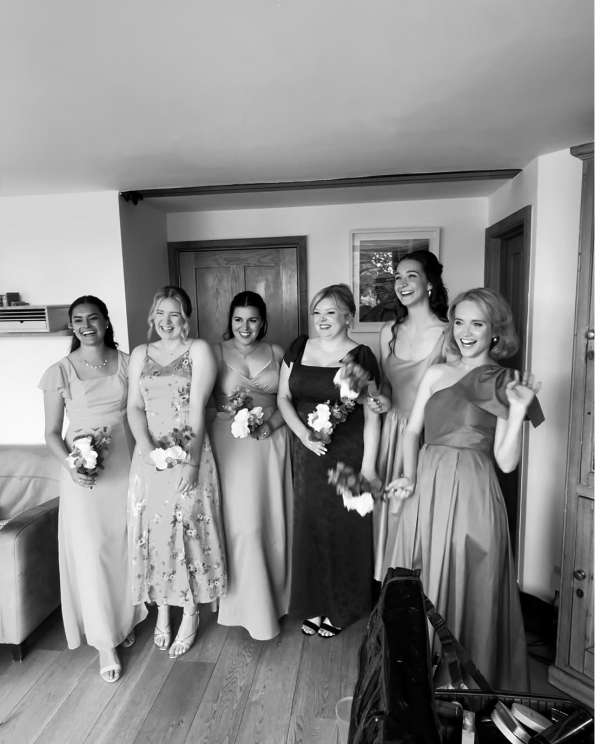 If you're new here- HELLO! I'm now entering my 11th year as a hair & makeup artist & at the core of my brand I aim to not have you not only look amazing, but feel amazing too. Providing calm when nerves are there but also the vibes when we're ready to go down that aisle! My signature style is soft & polished- perfect Brides who love a timeless Bridal look. You are never just another face in my chair & it's just as vital to me that we build a genuine connection along your Bridal journey. Bonus if you also love 90s boybands & dry humour!
Kat's gorgeous Bridal party, assisted by: @amandawhitemakeup & @annabellekatemua
#botleyhillbarn #botleyhillbarnwedding #thebarnatbotleyhill #thebarnatbotleyhillwedding #surreymakeupartist