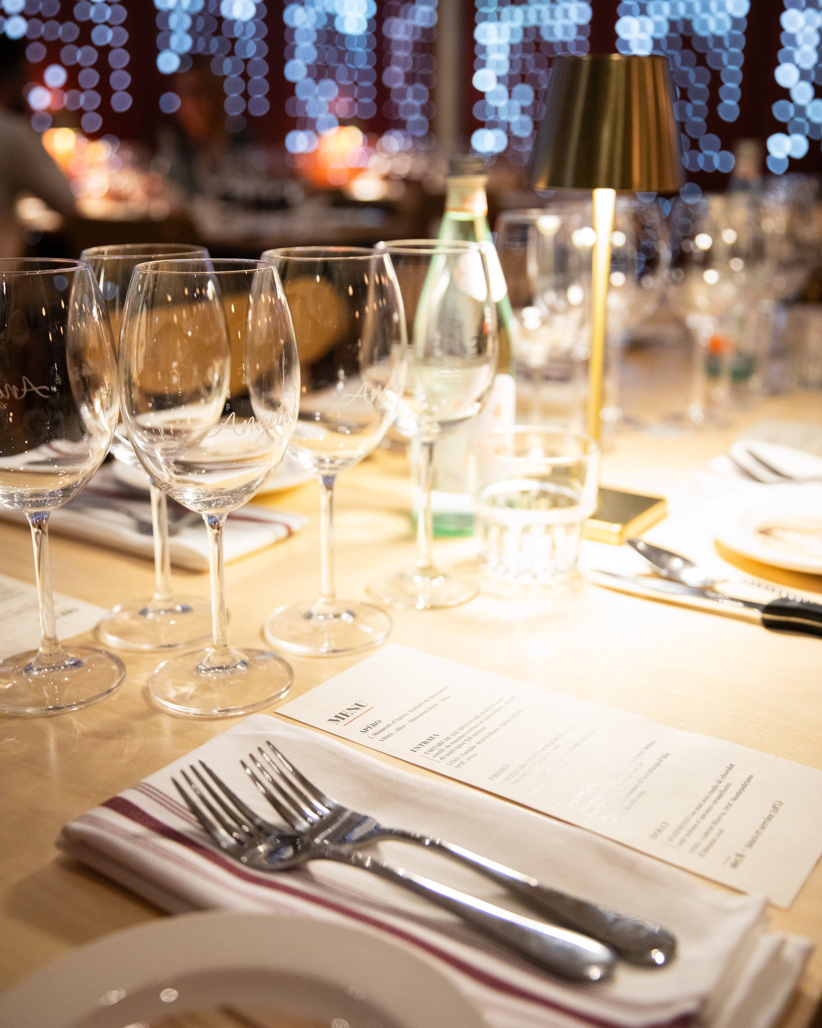 Prêts à célébrer le 31 comme il se doit? 🎊
Musiciens, plats savoureux et une ambiance festive pour finir l’année en beauté!…