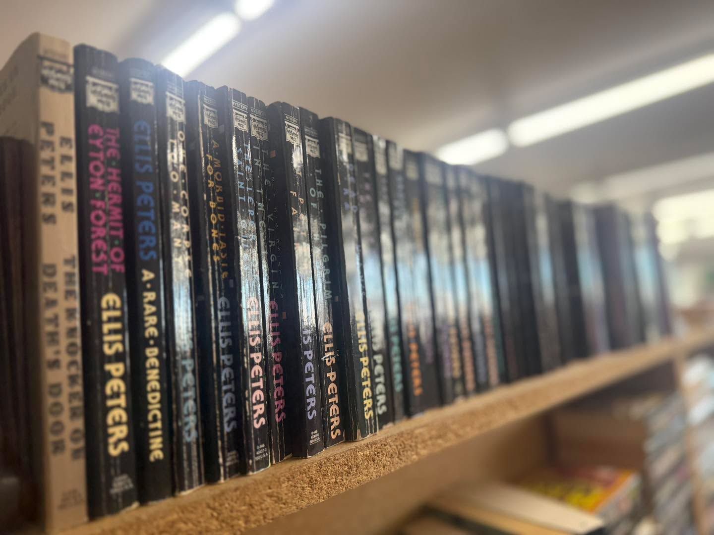 📚✨ Dive into the captivating world of Ellis Peters, the mastermind behind unforgettable mysteries! 🕵️♂️🔍 Her intriguing plots and rich historical settings keep readers on the edge of their seats. If you love a good whodunit with a touch of charm, you won’t want to miss her works! 🖋️❤️
#EllisPeters #MysteryAuthor #BookLovers #Whodunit #ClassicLiterature #ReadingTime 📖💫