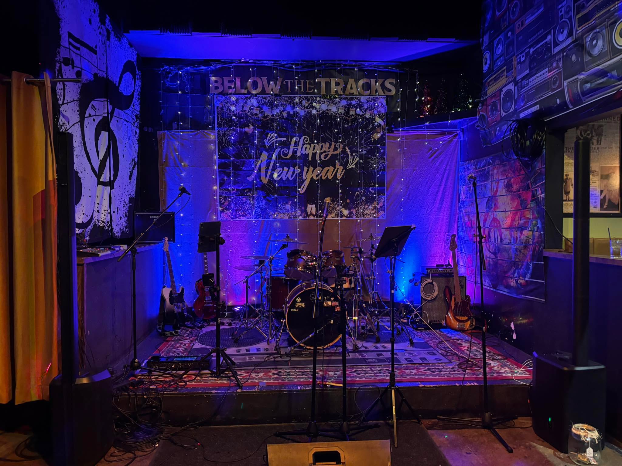 Sound check done with 7 mins to spare 🙂 looking forward to a jam tonight Below The Tracks we’re here all night if you want to do a tune