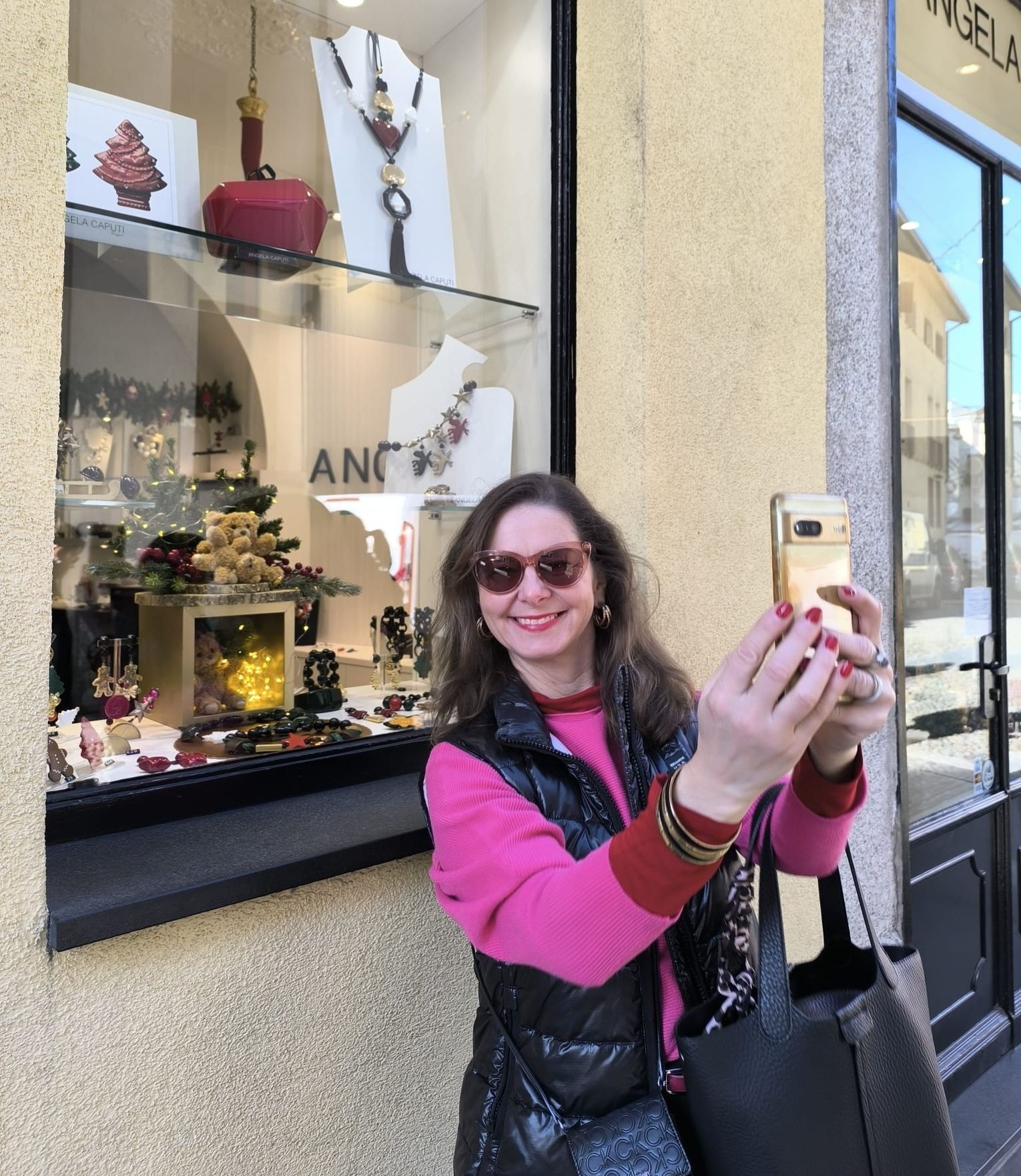 Ženy, přijďte na networking našeho klubu Lady byznys.
📅 14.1. 9,00-11,30
📌 Praha 1 Hotel Bookquet
Představíte svůj byznys, naberete kontakty a schůzky.
Setkáte se s lidmi podobného ražení.
🧠 Zúčastníte se mojí přednášky "Jak se vyhnout chaosu v 2026: plán - organizace - expanze."
Všichni víme, že tento rok bude rychlý. Abyste se nezahltily, je potřeba být připravené. Moje přednáška bude fakt hodně praktická.
💰 V ceně je bohatá rautová snídaně, přípitek a kontaktní list.
👉 Více informací a registrace je v odkaze v komentáři.