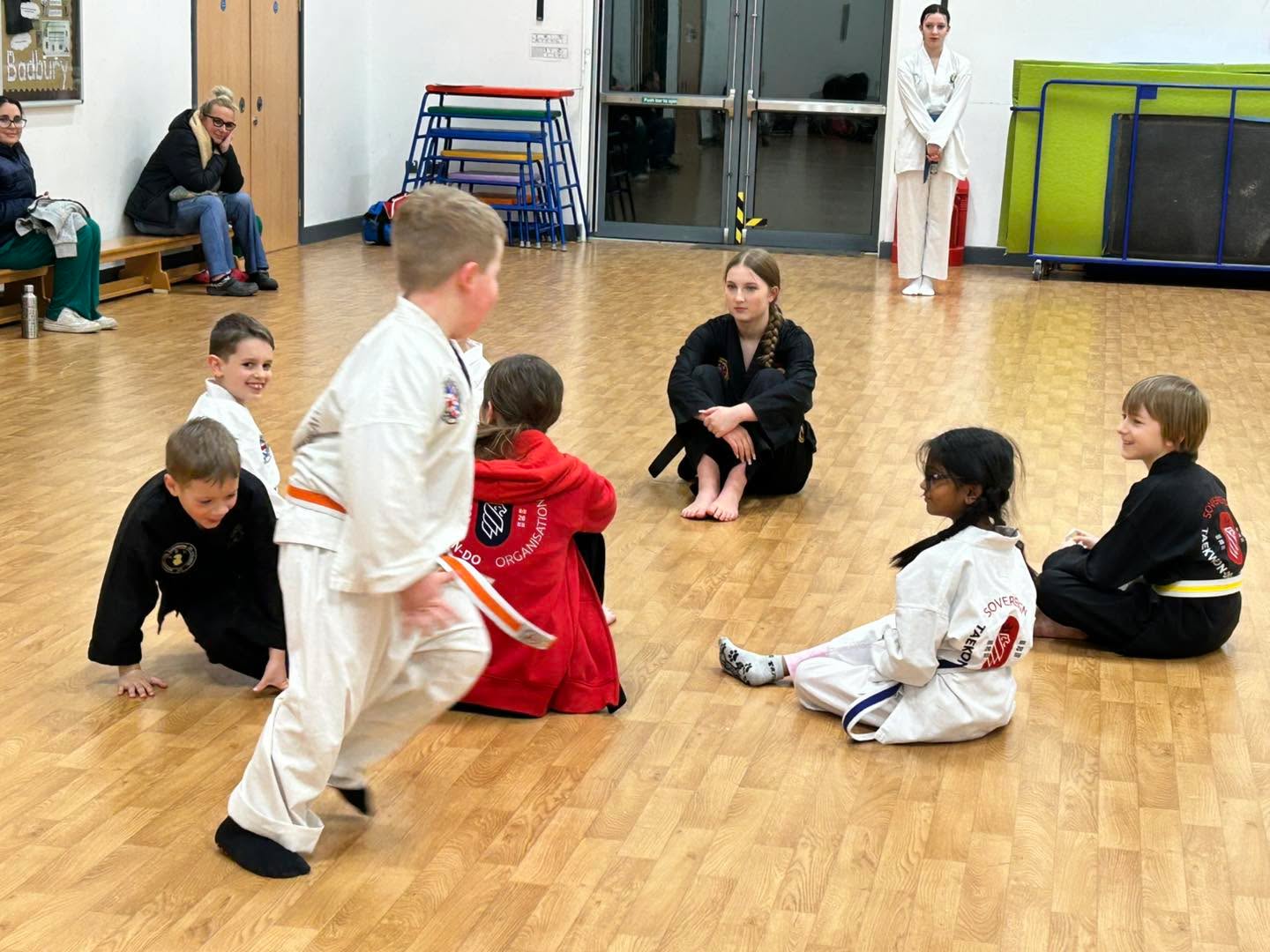 This is what TKD family looks like 🥋🐻
Two junior black belts hadn’t even waited for class to start before instigating a game of kicking bears.
Discipline, fun, leadership, and a whole lot of heart — this is how our TKD family grows together 💪🖤
#TKDFamily #JuniorBlackBelts #BeforeClassAntics #MartialArtsLife #buildingconfidence