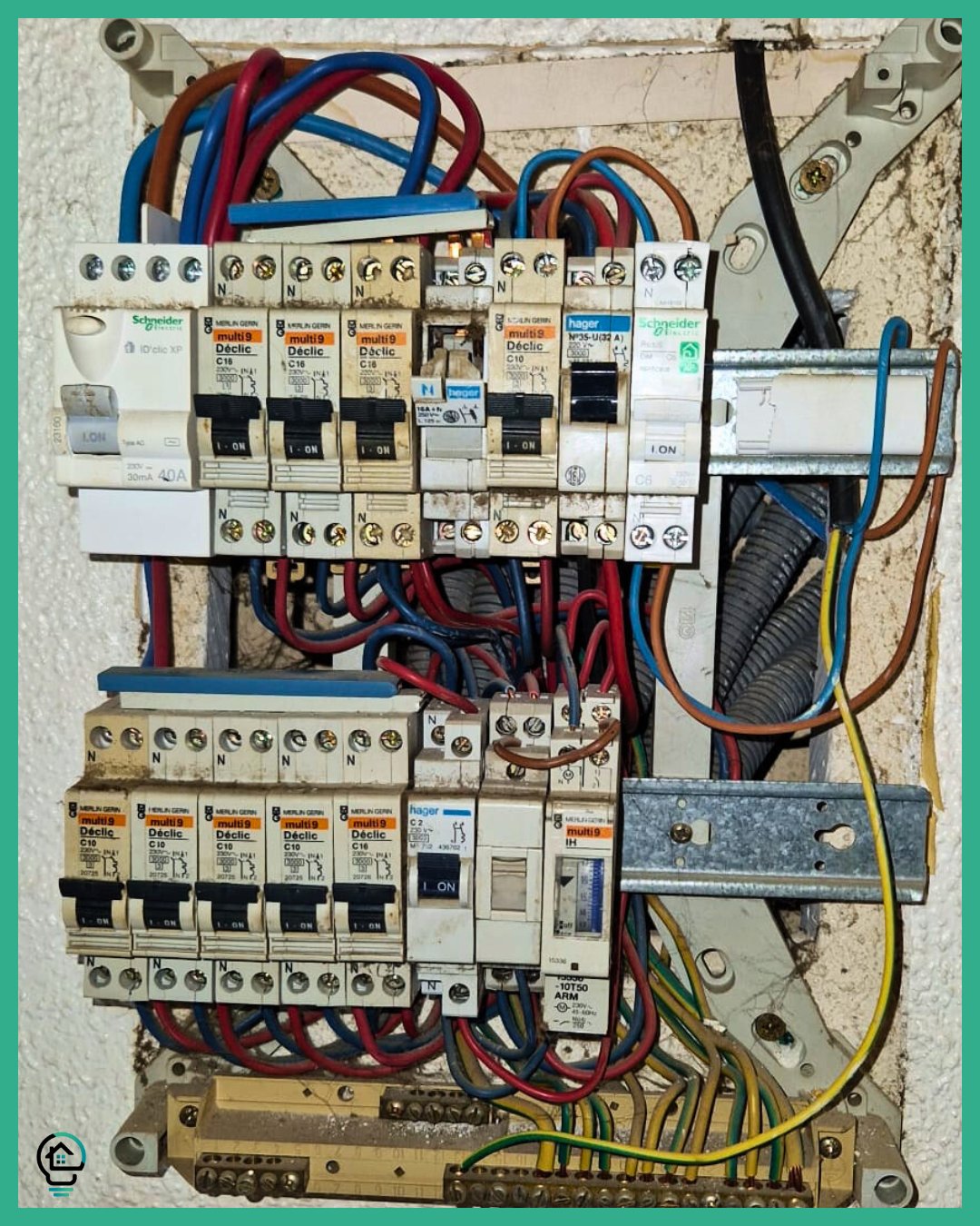 🔧 Remplacement d’un tableau électrique – 2 rangées
📸 Photos avant / pendant / après travaux
Mise en conformité et installation sécurisée ⚡
#berelectricite #tableauelectrique #2rangees #miseenconformite #electricitegenerale #installationelectrique #securiteelectrique #avapendantapres #chantier #renovation