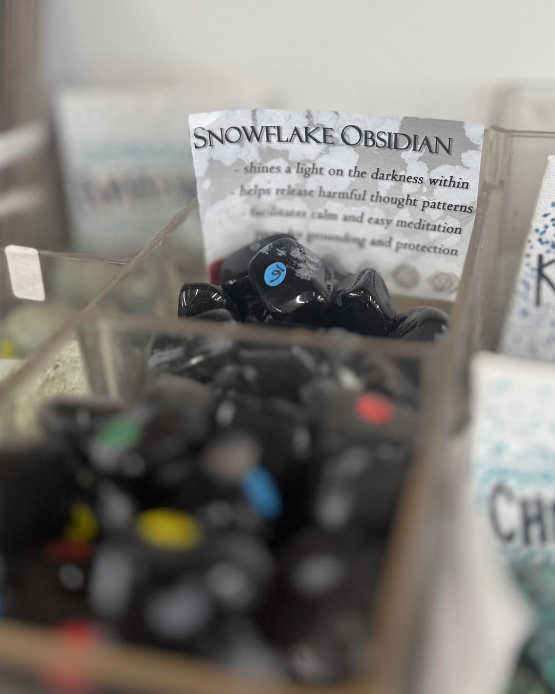 🌟✨ Snowflake Obsidian is a stunning gemstone known for its unique snowflake patterns and powerful properties! 🖤❄️
🧘♀️ It promotes grounding, emotional healing, and clears negative energies—perfect for meditation and self-reflection! Add this beauty to your collection! 💎
#SnowflakeObsidian #HealingCrystals #GemstoneMagic #InnerPeace #CrystalHealing 🖤✨