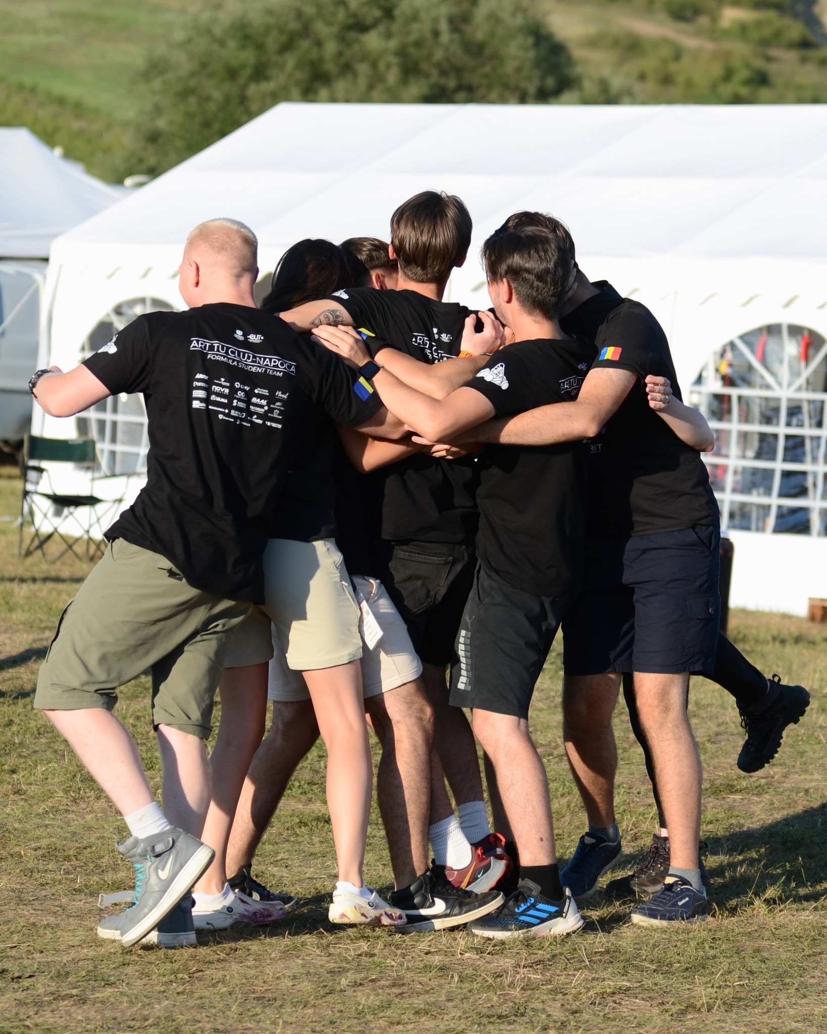 it’s not love, it’s just thermodynamics (staying warm) 🥰
.
.
.
#fsbalkans #formulastudent