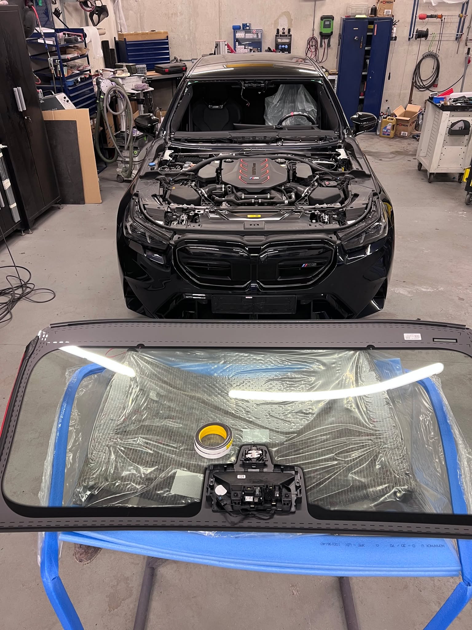 Austausch der Windschutzscheibe durch Riss oder Steinschlag.
Versicherungsabwicklung -Originalteile - Herstellervorgaben
#bmwm5
www.schmitmeier-lack.at