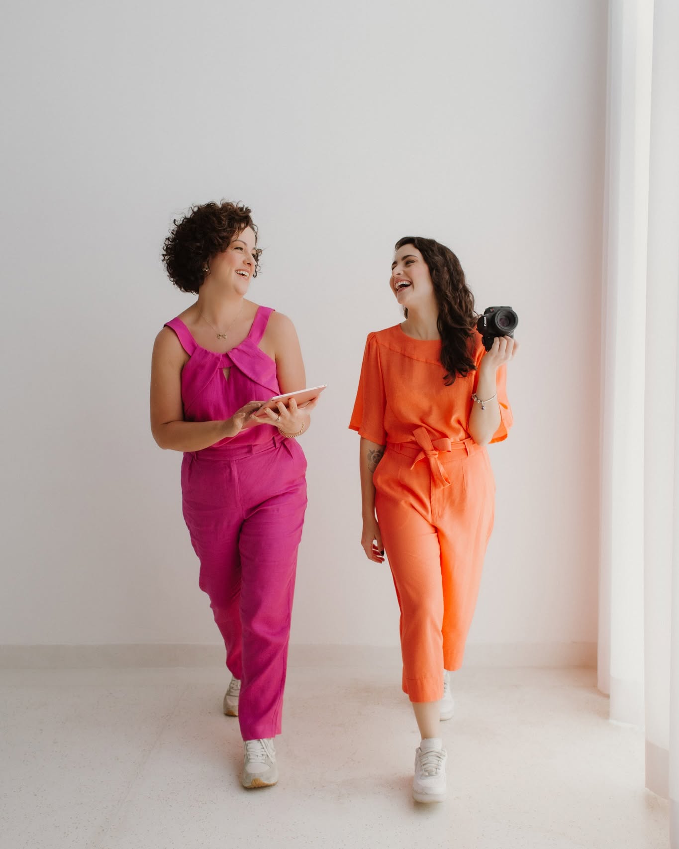 Todo começo de ano traz a mesma pergunta por aqui:
✨ O que você quer construir daqui pra frente?
Na Abrace, mais do que posts bonitos, queremos marcas fortes, coerentes e humanas na área da saúde.
Seguimos com o mesmo propósito: cuidar da comunicação para que os nossos clientes possam cuidar de pessoas.
#marketingmédico #marketingparasaúde #abracecomunique #marketing #comunicaçãoestratégica #experiênciadopaciente #sucessodopaciente