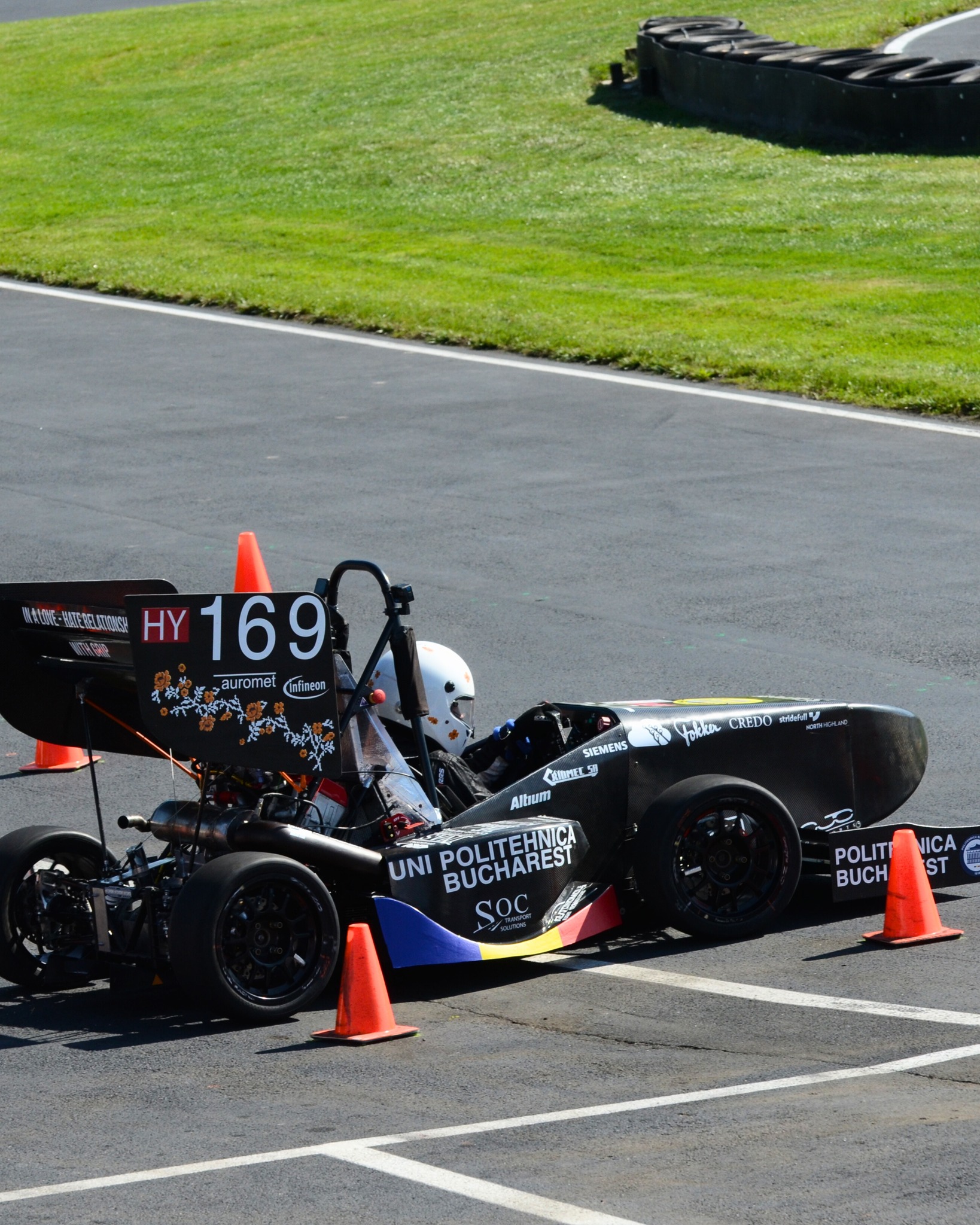 traditional motifs for extra horsepower 😍
.
.
.
#fsbalkans #formulastudent