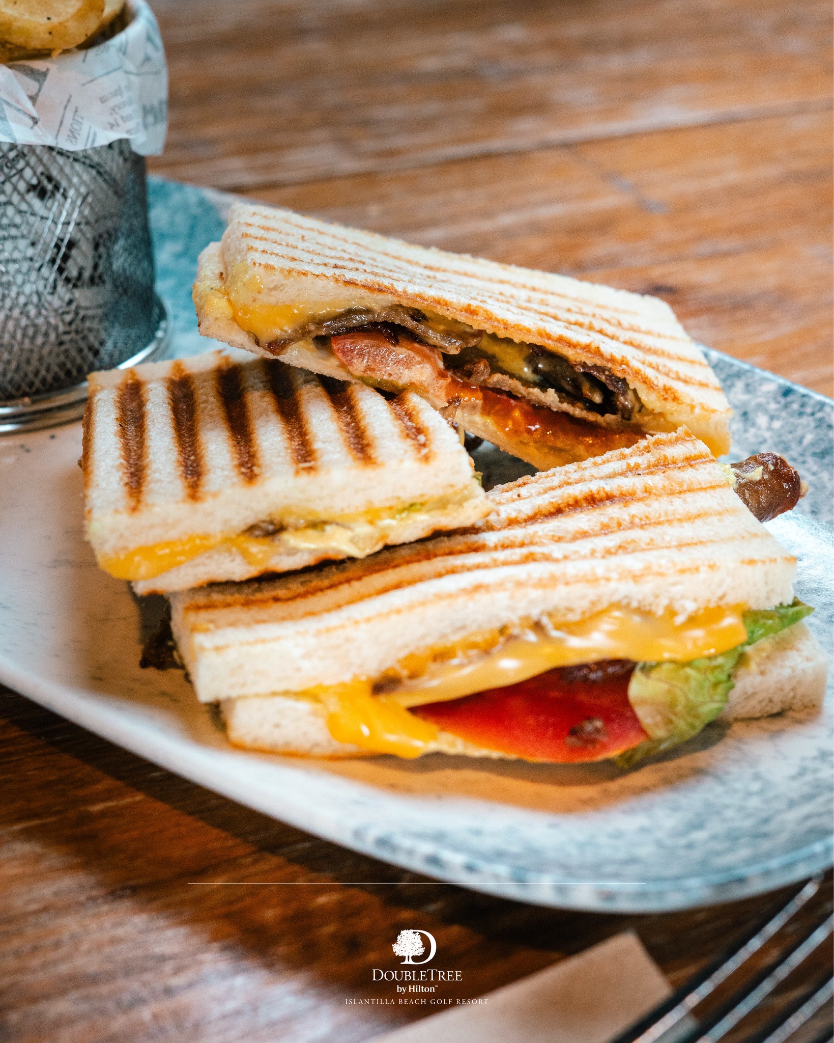 En El Faro o en La Terrazza, el plan es el mismo: elaboraciones deliciosas con ingredientes locales y frescos en un entorno que apetece a cualquier hora.
Reserva ya tu almuerzo o cena.
DoubleTree by Hilton Islantilla · Paseo Barranco del Moro, Islantilla, España · +34 959 204 500
#DoubleTreeByHilton #Islantilla #RestauranteElFaro #LaTerrazza #CostaDeHuelva #CostaDeLaLuz #CocinaDeTemporada #IngredientesLocales #HotelDeLujo #ResortLife #Andalucía