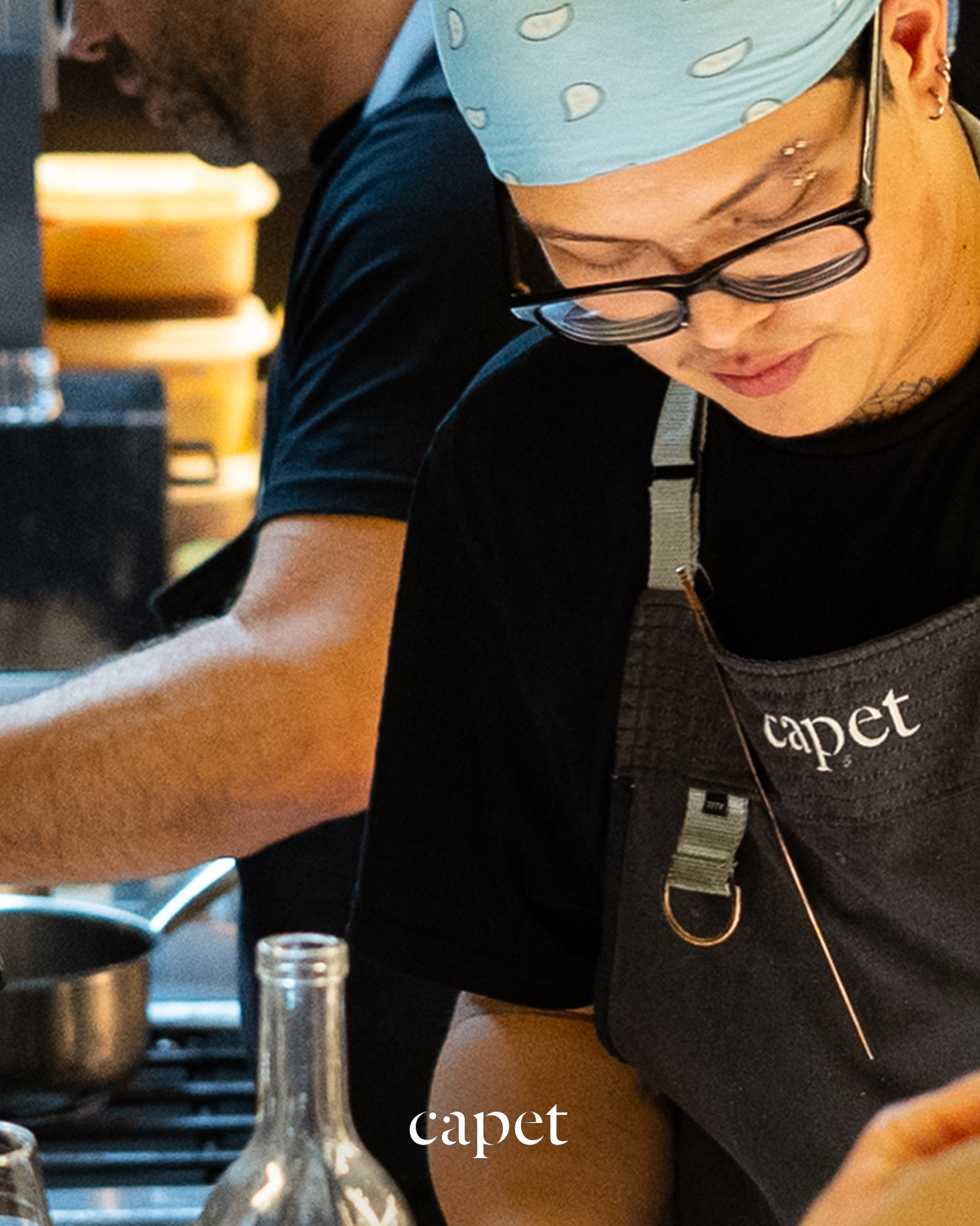 La atención se centra en cada gesto.
Nada se deja al azar cuando el detalle lo es todo.
🔗 Reserva fácilmente desde el enlace en nuestra bio
📍 Carrer del Cometa, 5, Ciutat Vella, 08002 Barcelona
📞 937 20 44 21
#capetrestaurante #barcelonarestaurants #cocinadeautor #guíamichelin #restaurantesbarcelona #barriogotic #cocinacuidada