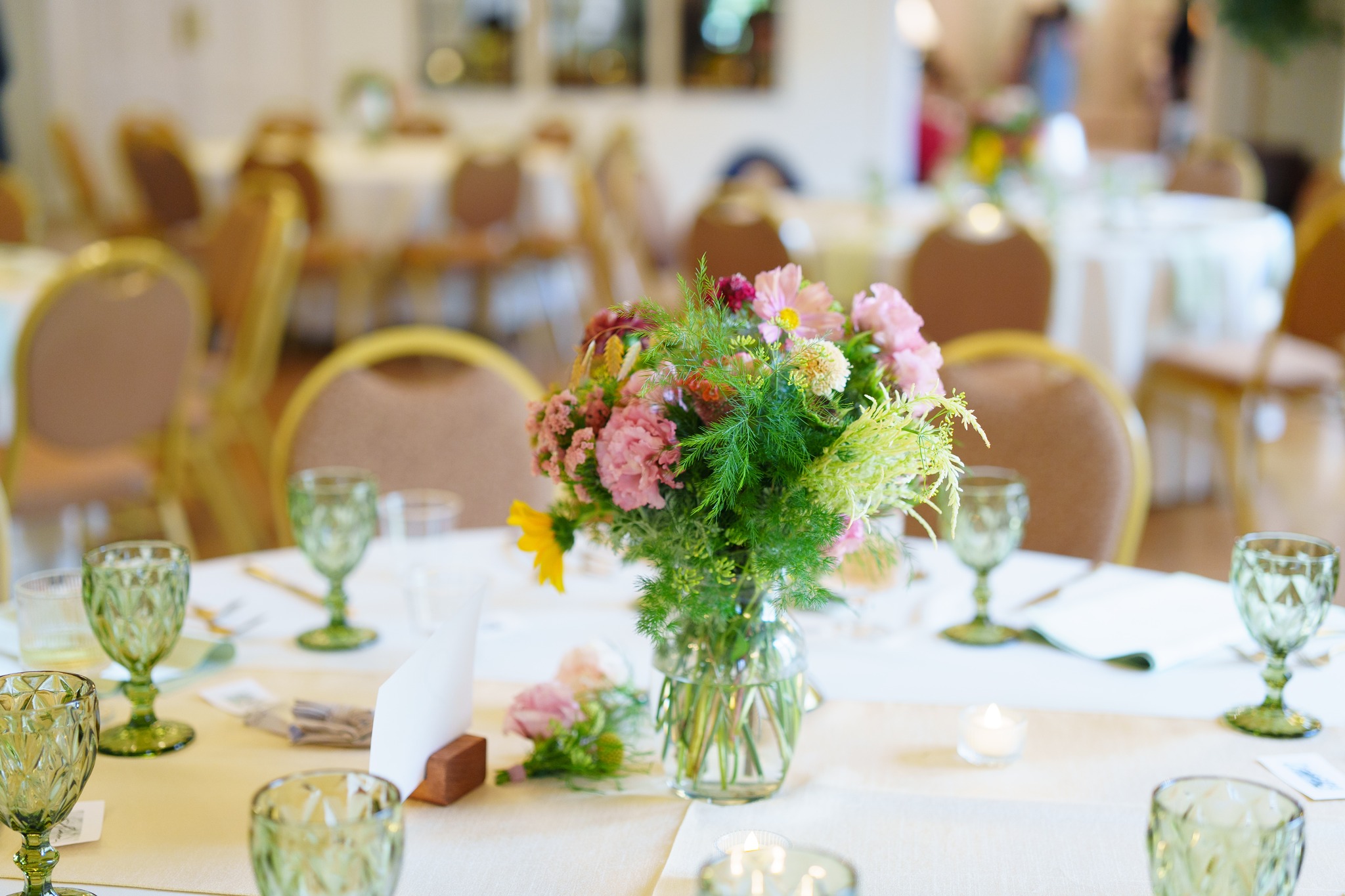 Wedding Decor Inspo ✨ Colorful glassware, lush florals, and our vintage banquet chairs came together for a look that truly popped.
Catering: @brownbrotherscatering
Bar: @copabarservice
Tableware Rentals: @indigo.utah
Florals: @floral.by.lizzie
Photographer: @davidnewkirk
DJ: @platinumdj22
Day of Coordinator: @mountainrose.co
#slcweddingvenue #utahweddings #utahbride #slcbride #utahweddingvenue