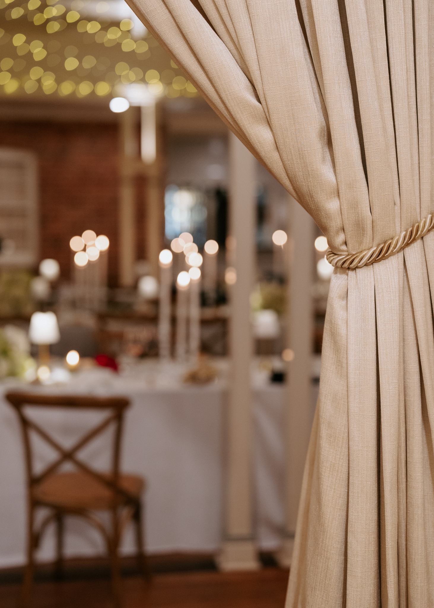 Sometimes the magic is in the reveal
Swipe to step inside Bianca & Deans reception, where soft light, thoughtful details and stunning hydrangea clouds set the tone for an unforgettable celebration.
A day layered with beauty, warmth and moments worth lingering over
@gabbinbar
@brontemcveigh
@cakehouse.by.katrinaallan
@joelandcourtneyfilms
#details #receptioninspo #weddingflowers #hydrangea #deserttower #magicmoments #weddinggoals #weddingreception #qldwedding #gabbinbar #gabbinbarhomestead #floraldesign