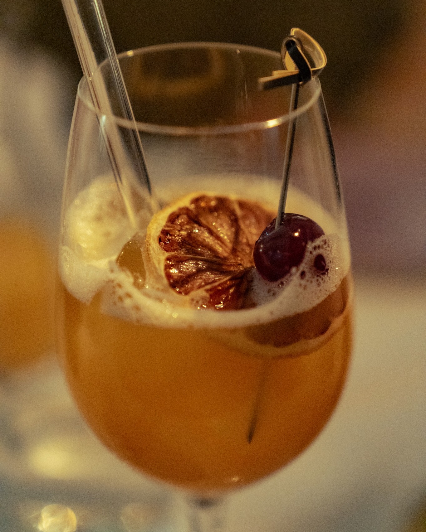 Unsere Drinks sind mehr als Begleitung – sie sind ein Moment für sich.
Fein abgestimmt, kreativ gedacht und gemacht für lange Abende voller Gespräche und Genuss 🍸✨
Cheers auf gute Drinks und noch bessere Stimmung.
#EF16Vienna #ViennaEats #Leidenschaft #viennafoodie #weinbar #restaurantvienna #ViennaFoodie