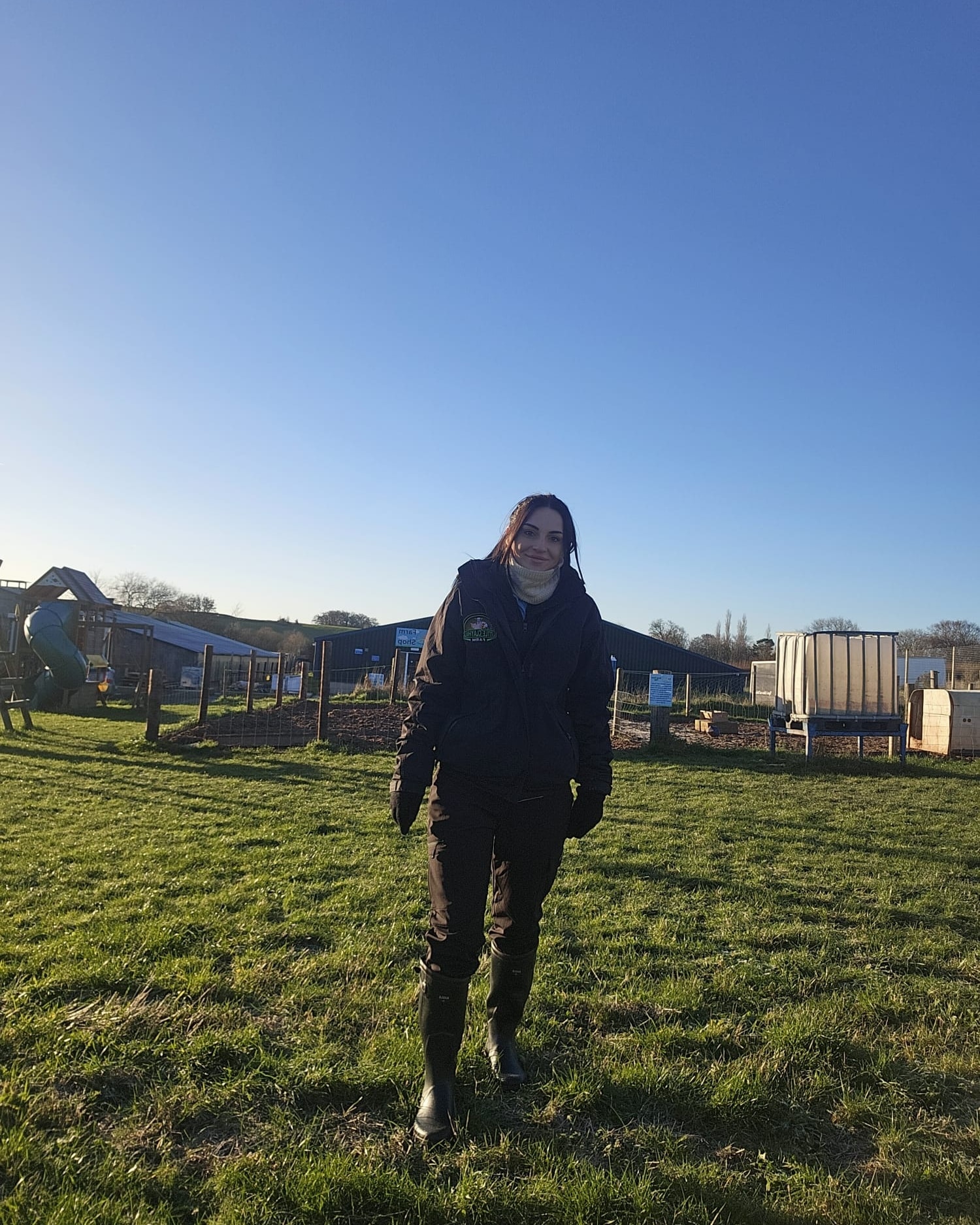 ** FARM FIT OOTD **
5 layers on top and 2x pairs of thermal trousers
How many times will Charley say she's cold today? 🥶😅
How are all of you keeping warm?