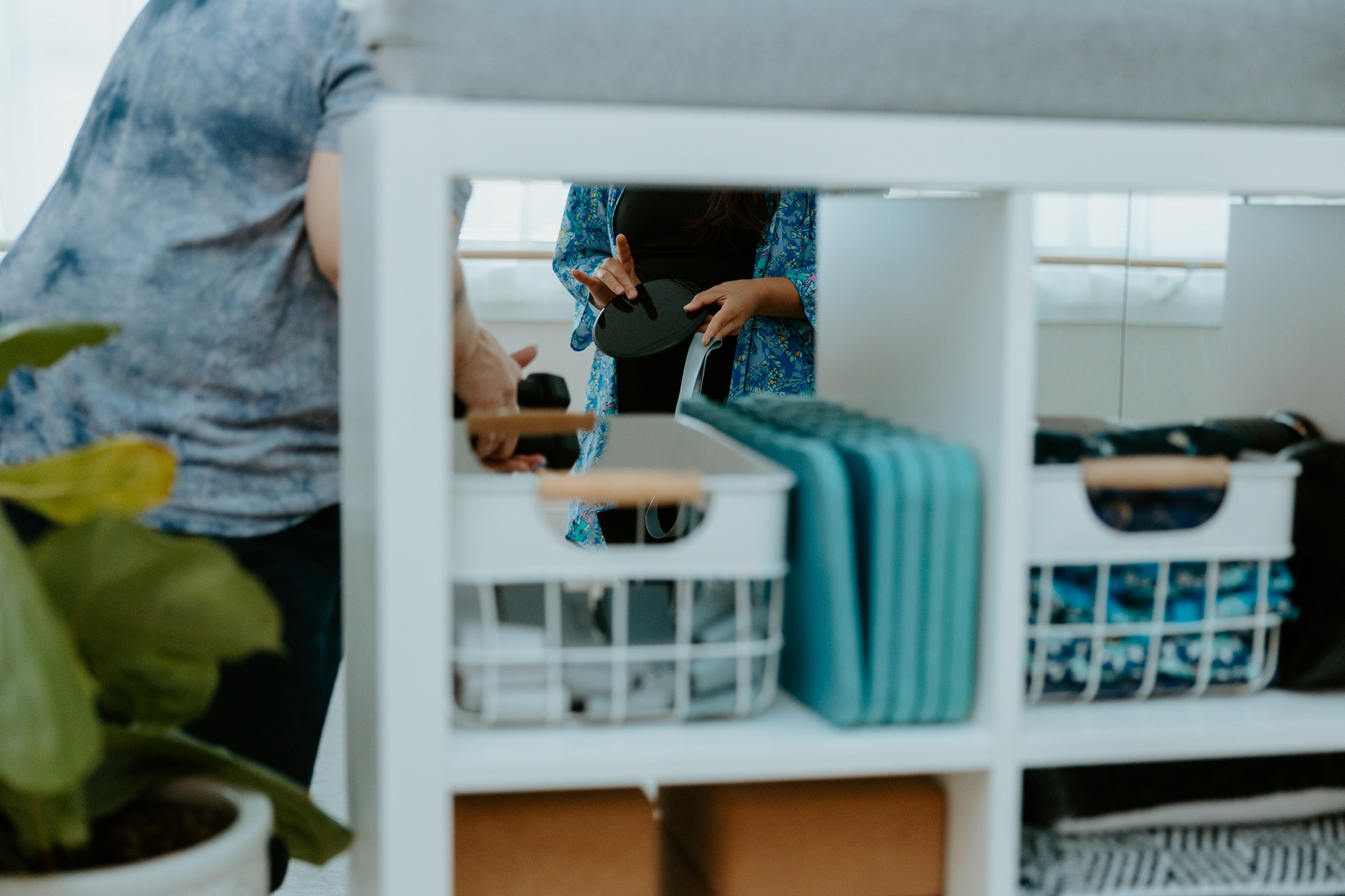 One of our favorite parts of teaching happens before class even begins. 💛 Taking a moment to welcome you, talk through props, answer questions, and make sure you feel comfortable and cared for as soon as you walk through the door.
Our teachers are here to guide you with intention and ease, so you can feel confident, supported, and at home in the space. Because it’s not just the movement that shapes your experience — it’s how we guide you there.
If you’re curious to experience it for yourself, we’d love to welcome you. 💛
You can explore our classes and join us anytime at www.atlasyogaandmovement.com — and if it’s your first class, use FIRSTCLASSFREE to try us out.